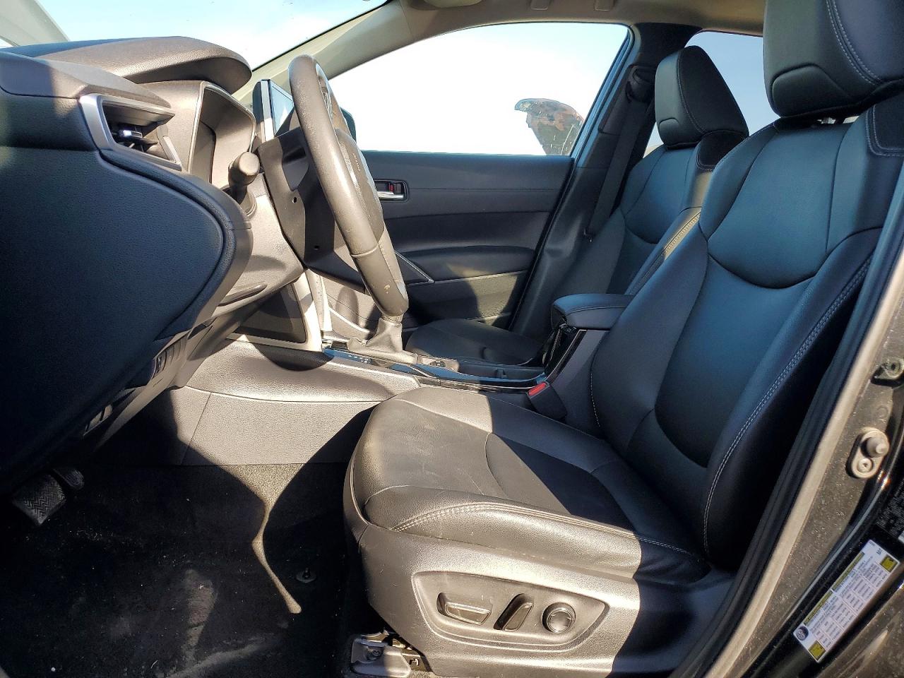2024 TOYOTA COROLLA CROSS XLE photo 13