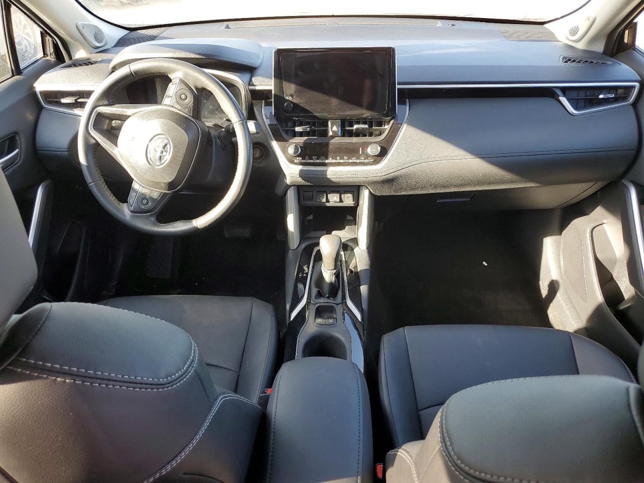 2024 TOYOTA COROLLA CROSS XLE photo 15