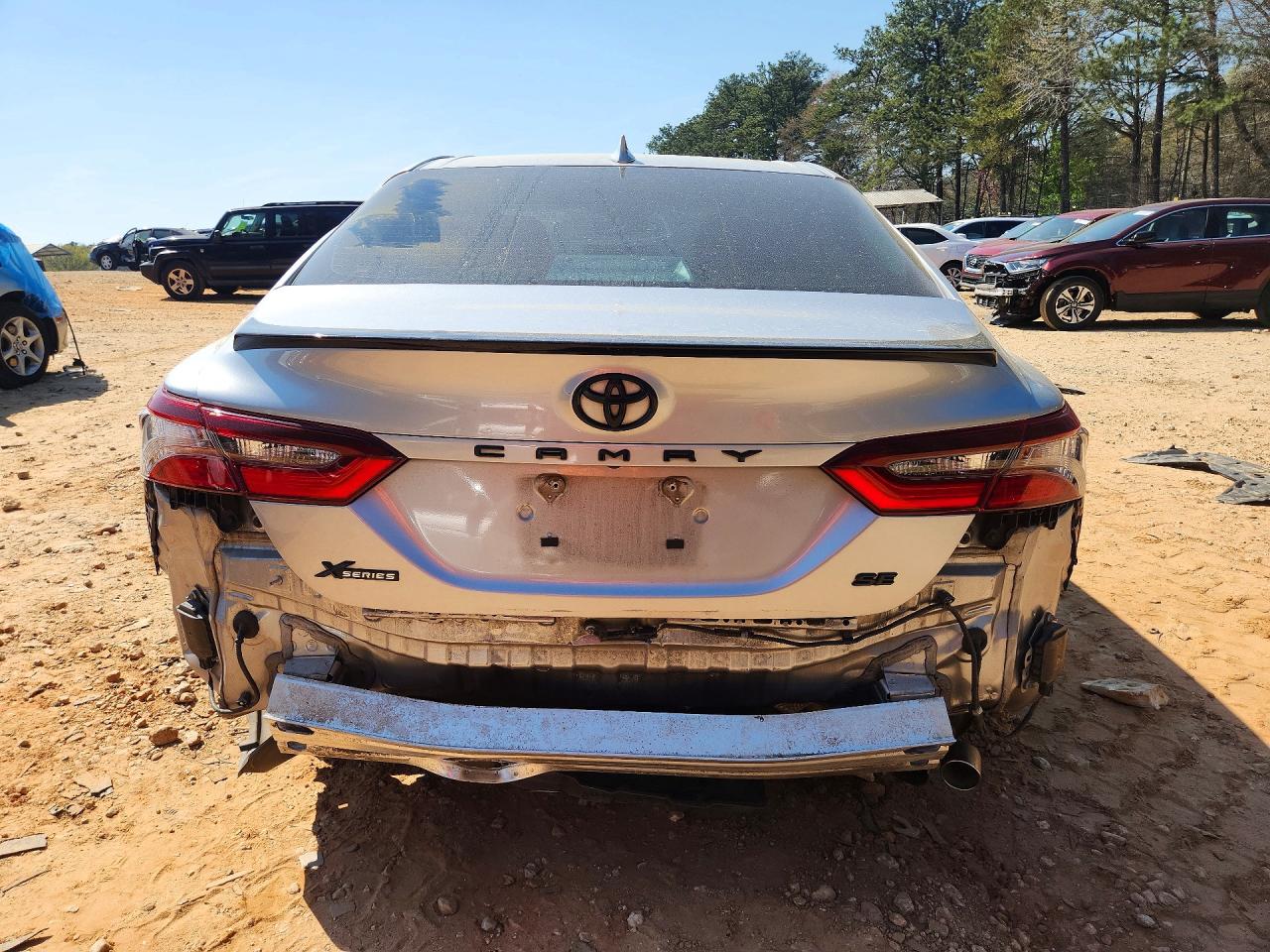 2022 TOYOTA CAMRY SE photo 16