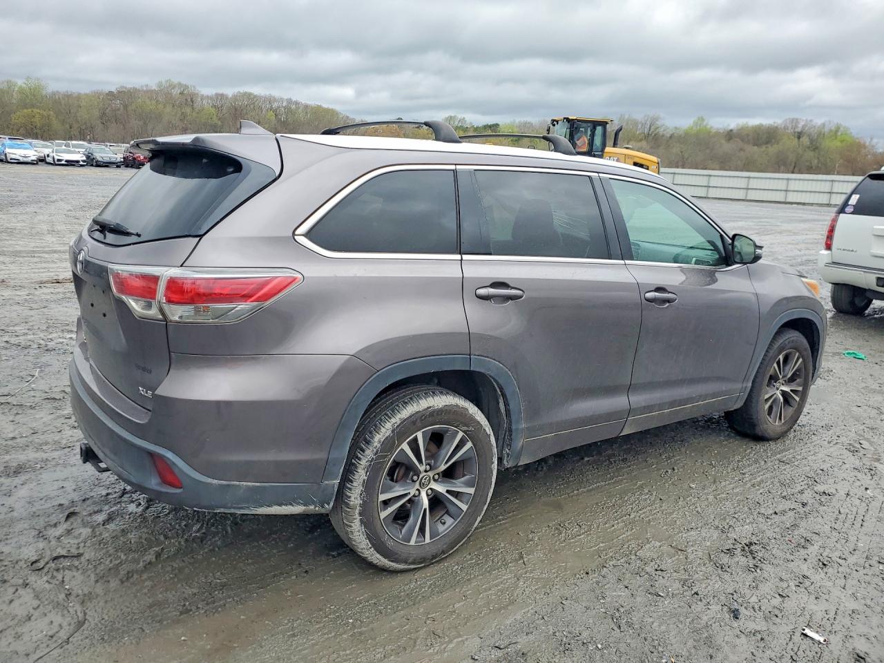 2016 TOYOTA HIGHLANDER XLE photo 3