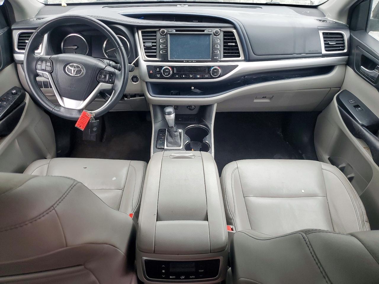 2016 TOYOTA HIGHLANDER XLE photo 8