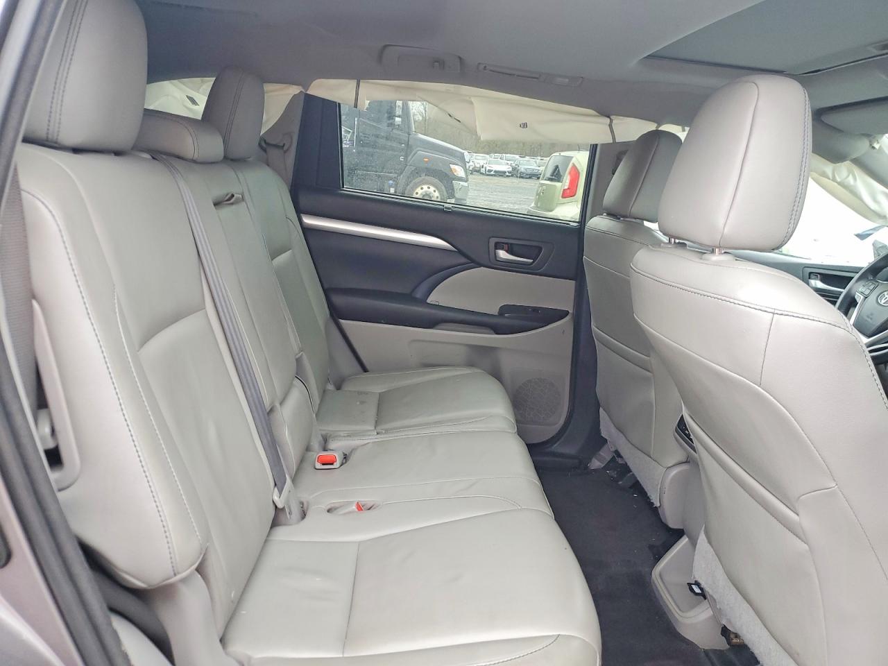 2016 TOYOTA HIGHLANDER XLE photo 11