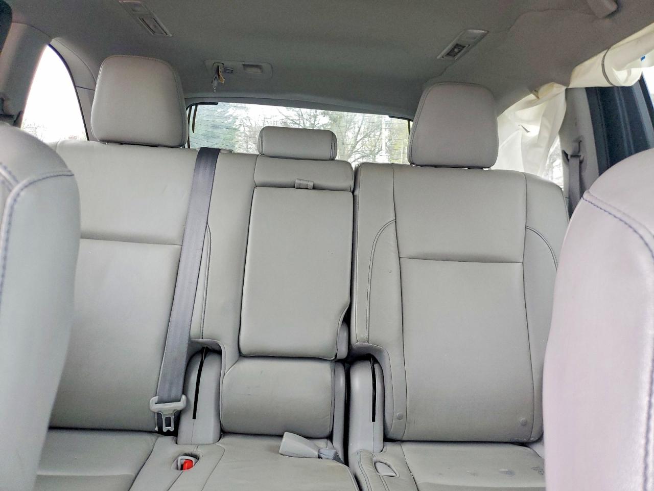 2016 TOYOTA HIGHLANDER XLE photo 10