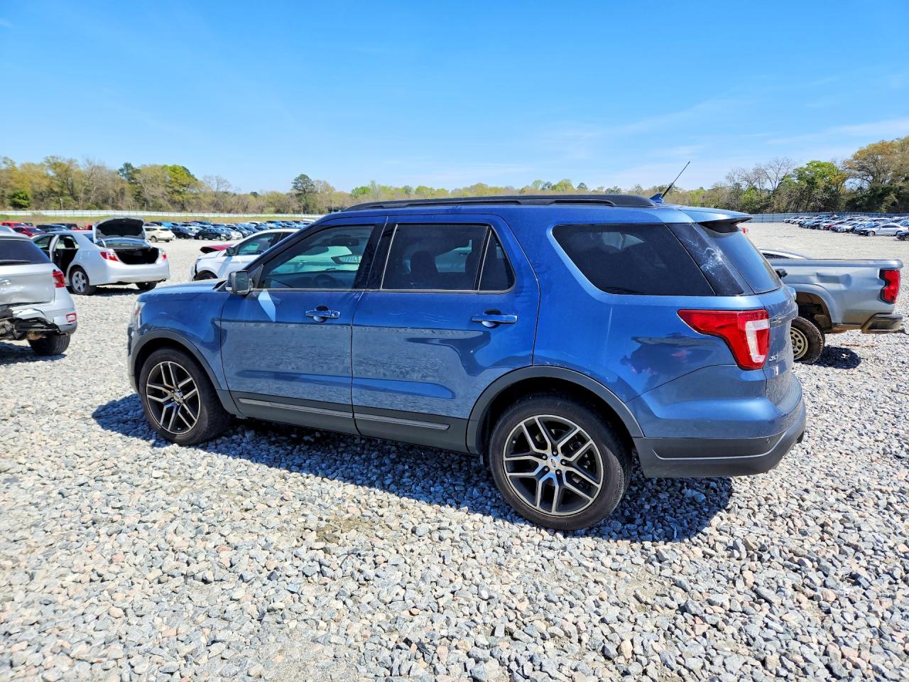 2018 FORD EXPLORER XLT photo 4