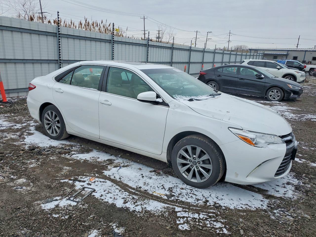 2015 TOYOTA CAMRY XLE photo 10