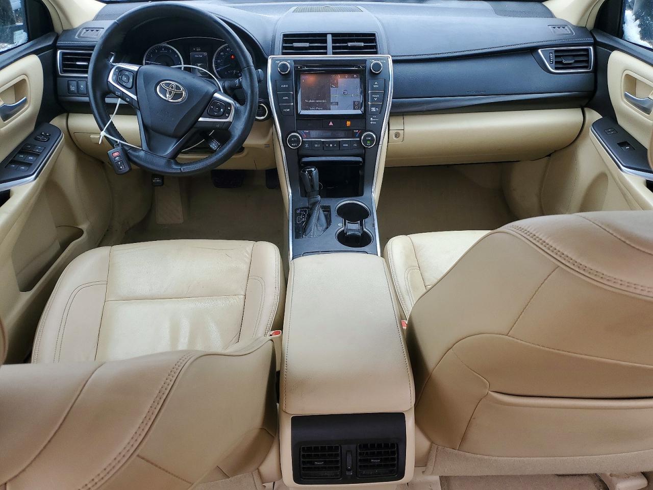 2015 TOYOTA CAMRY XLE photo 22