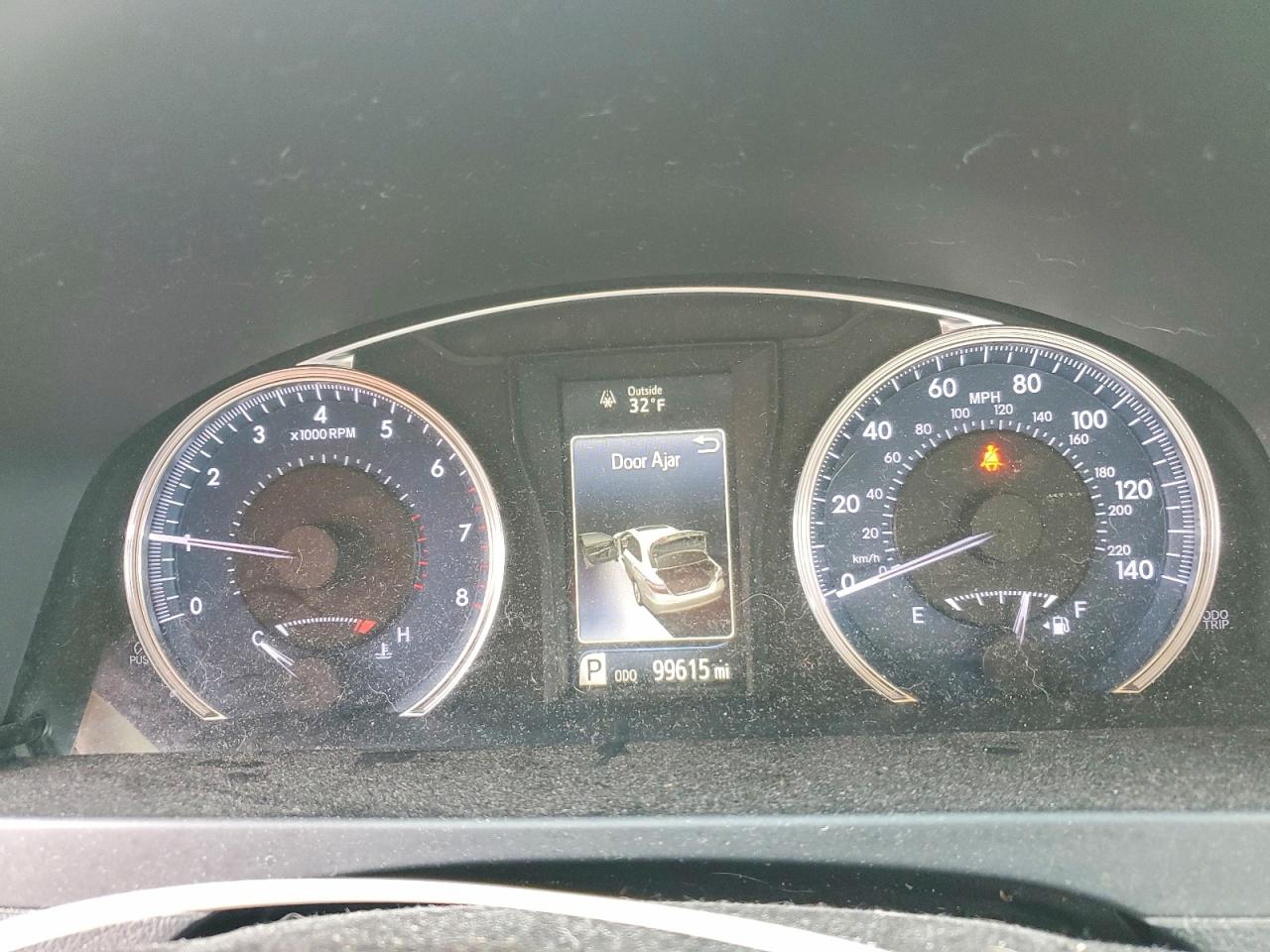 2015 TOYOTA CAMRY XLE photo 25