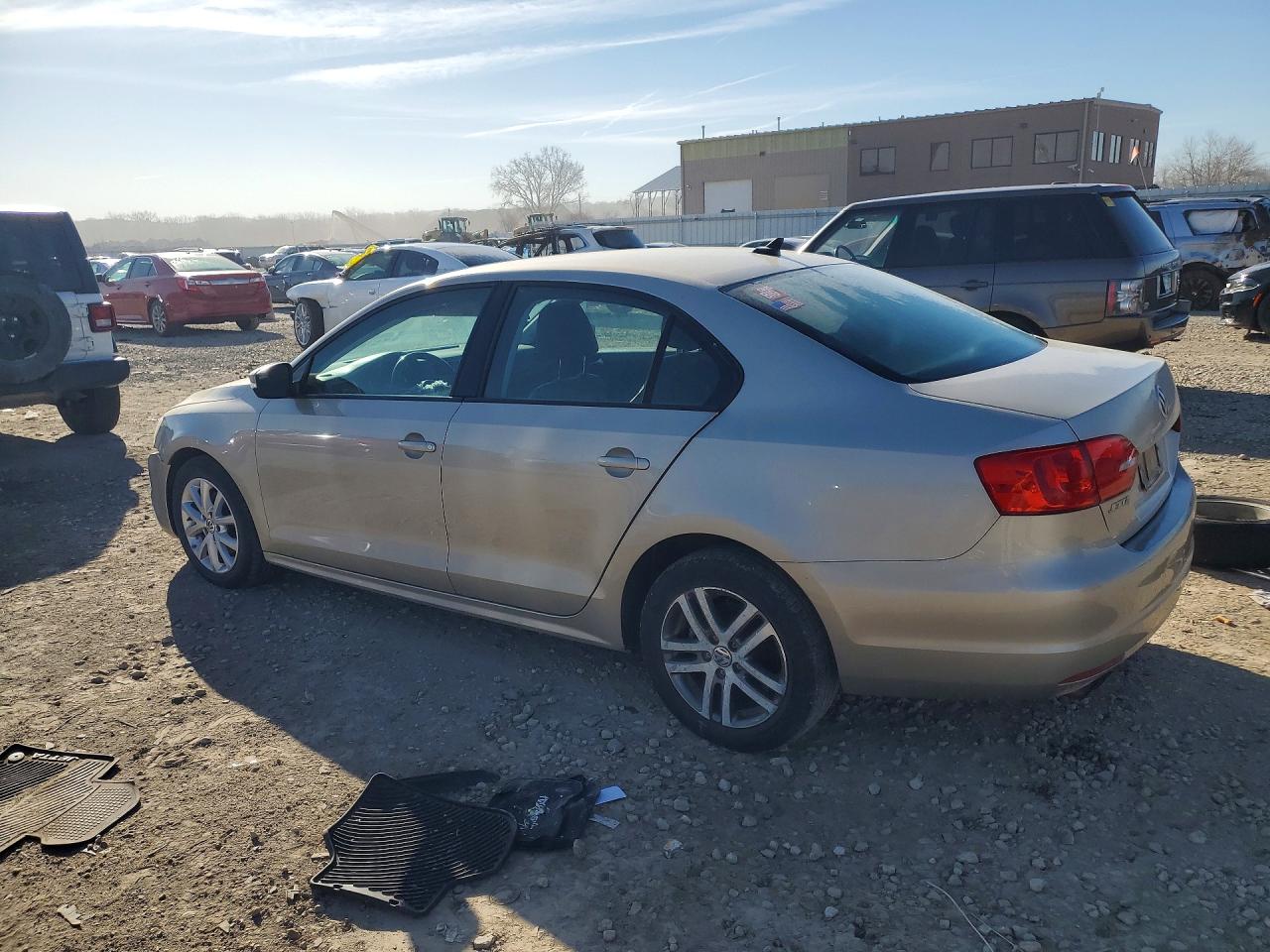 2012 VOLKSWAGEN JETTA SE photo 3