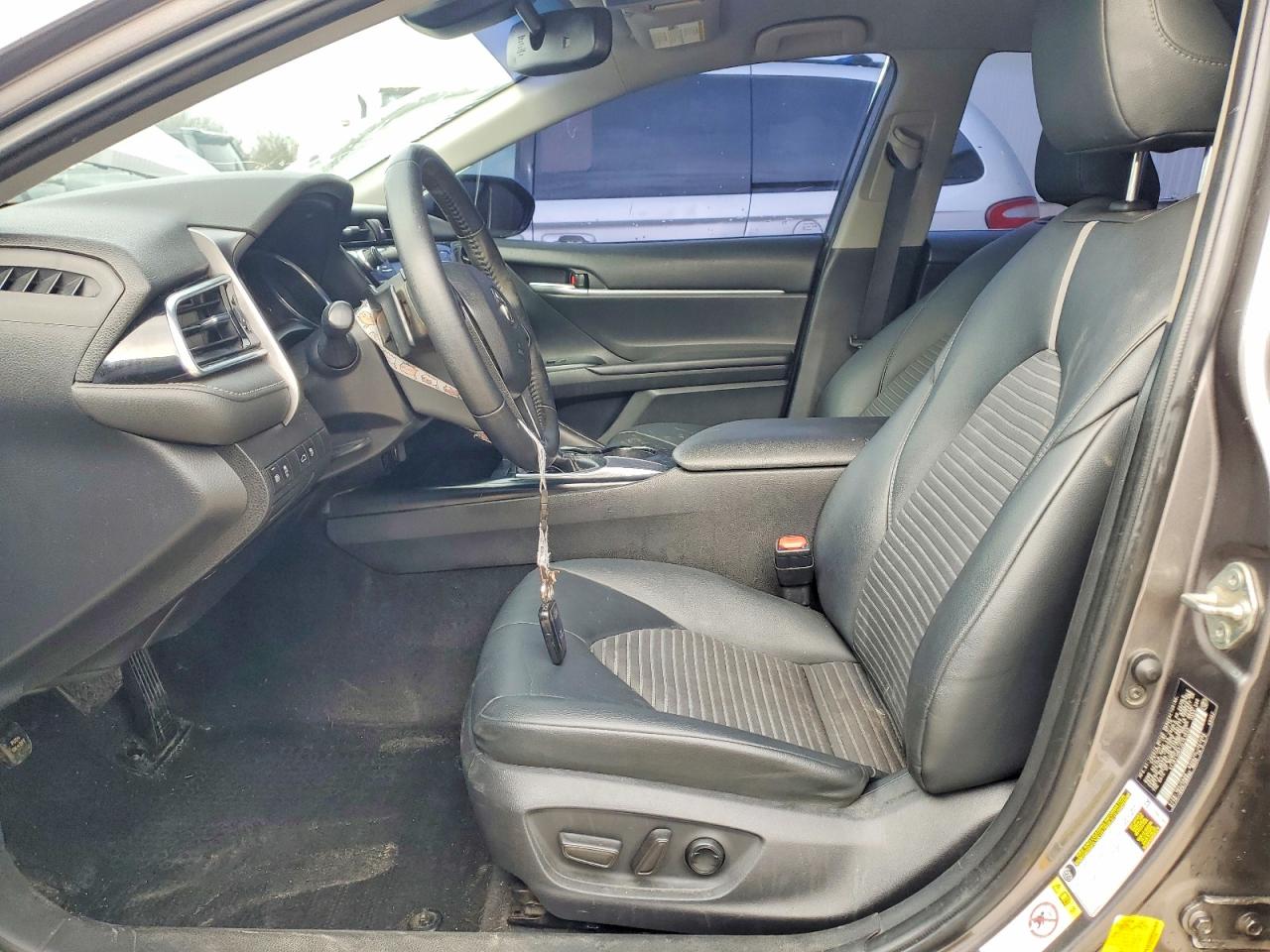 2018 TOYOTA CAMRY SE photo 19