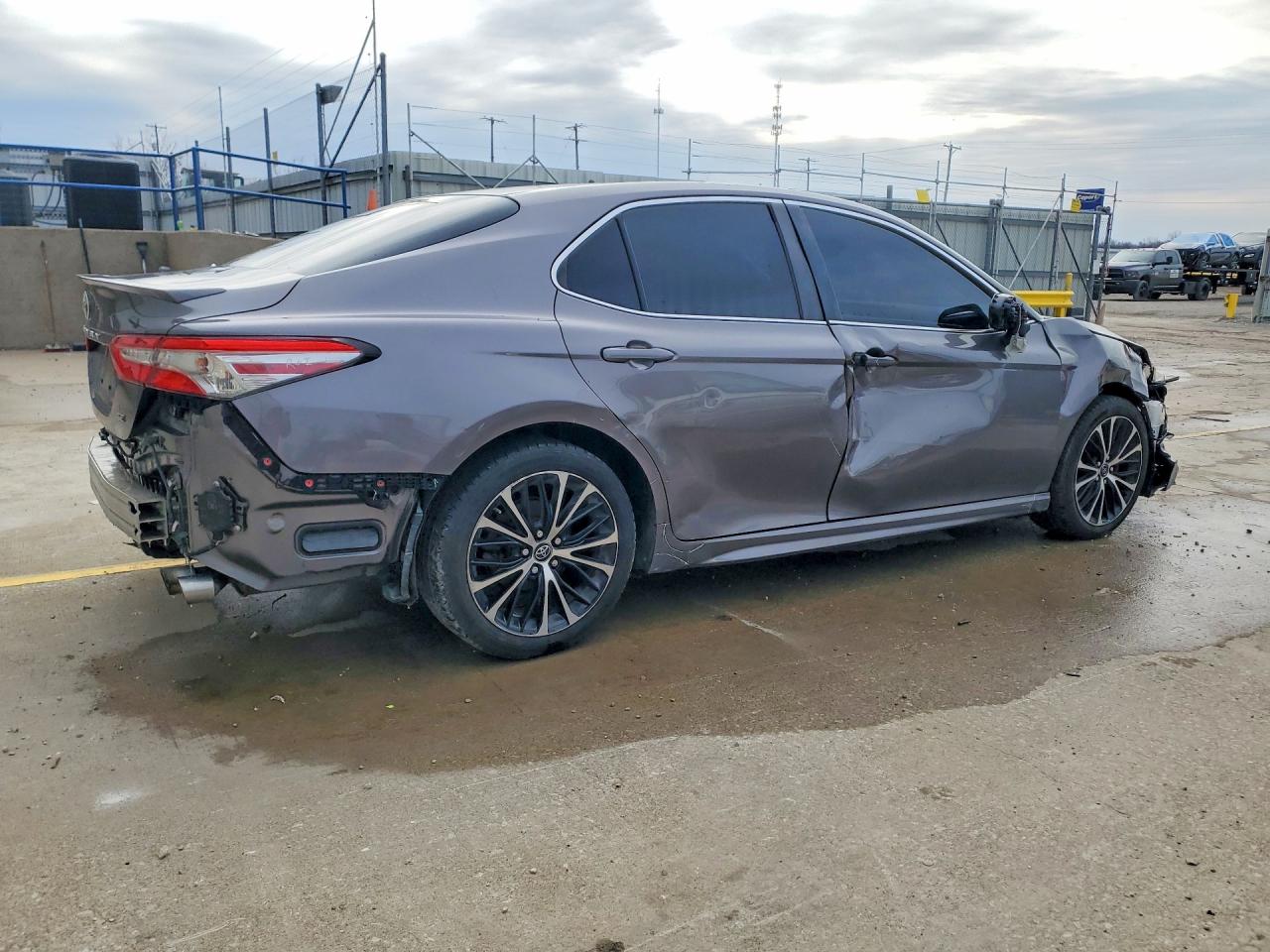 2018 TOYOTA CAMRY SE photo 7