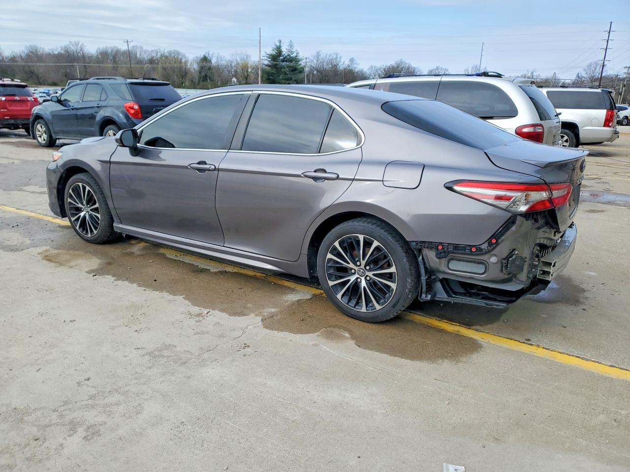 2018 TOYOTA CAMRY SE photo 4