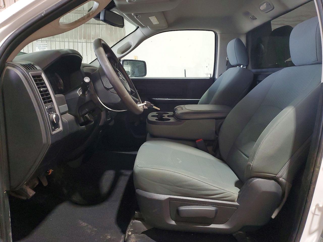 2018 RAM 1500 ST photo 13