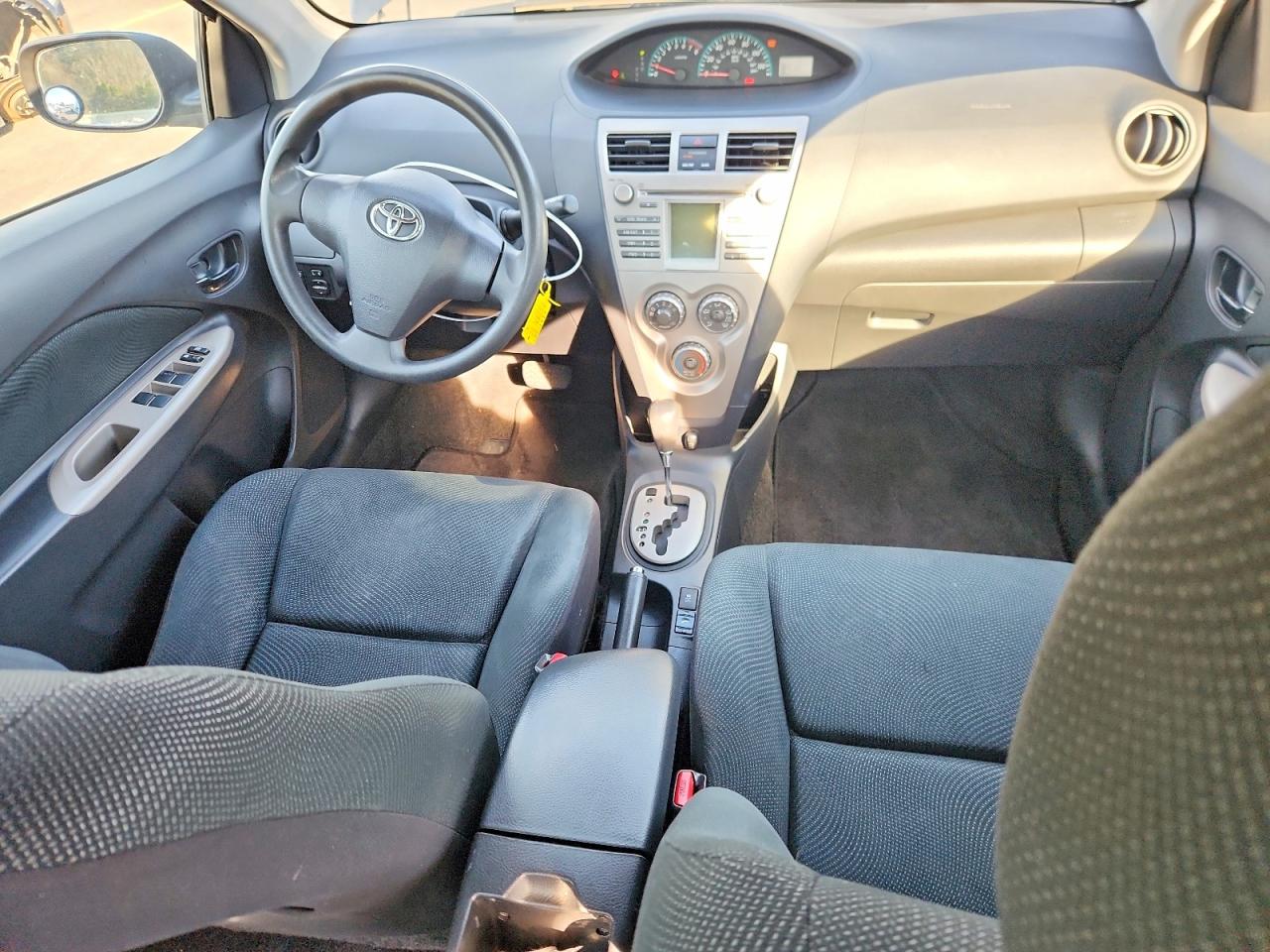2010 TOYOTA YARIS BASE photo 15