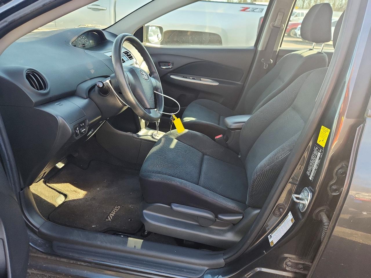 2010 TOYOTA YARIS BASE photo 13