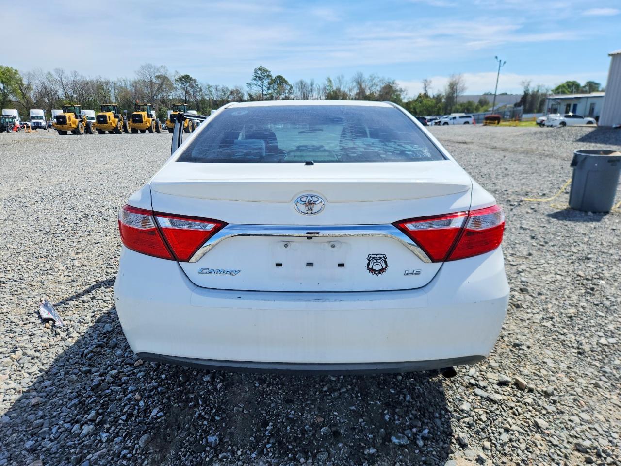 2017 TOYOTA CAMRY LE photo 11