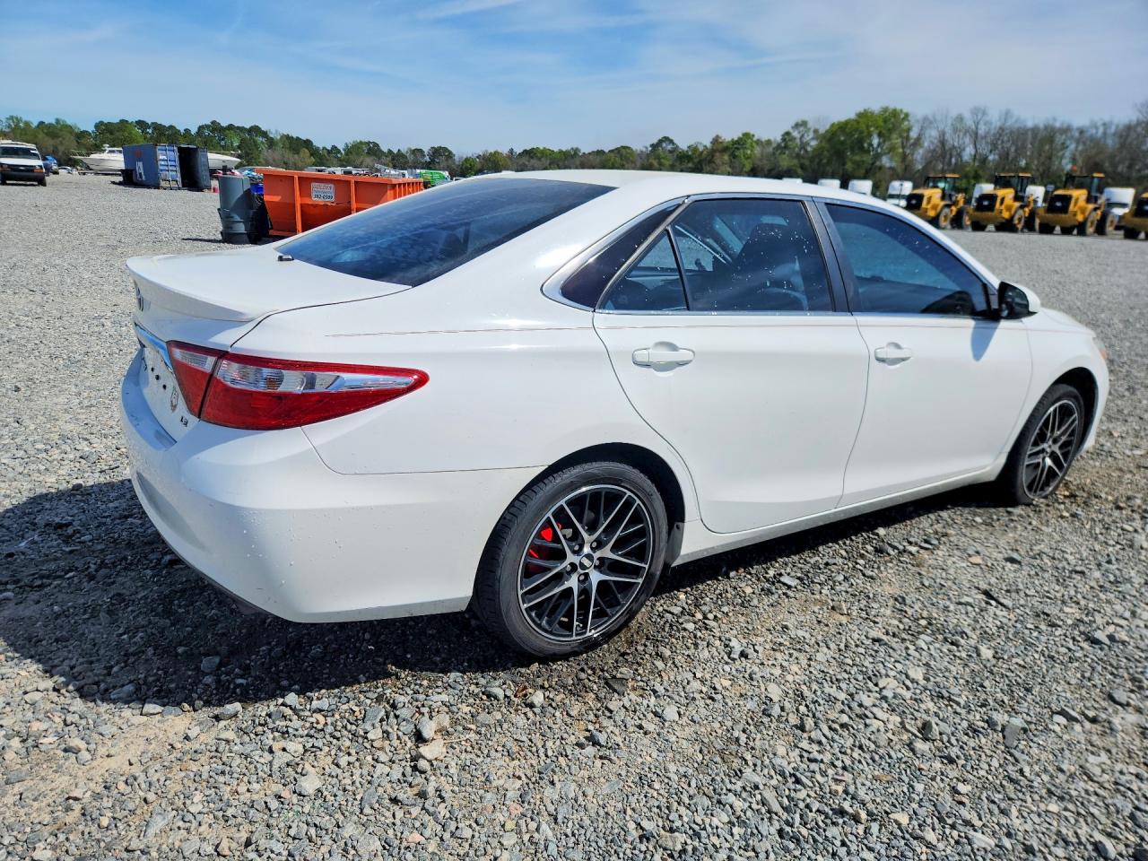 2017 TOYOTA CAMRY LE photo 5