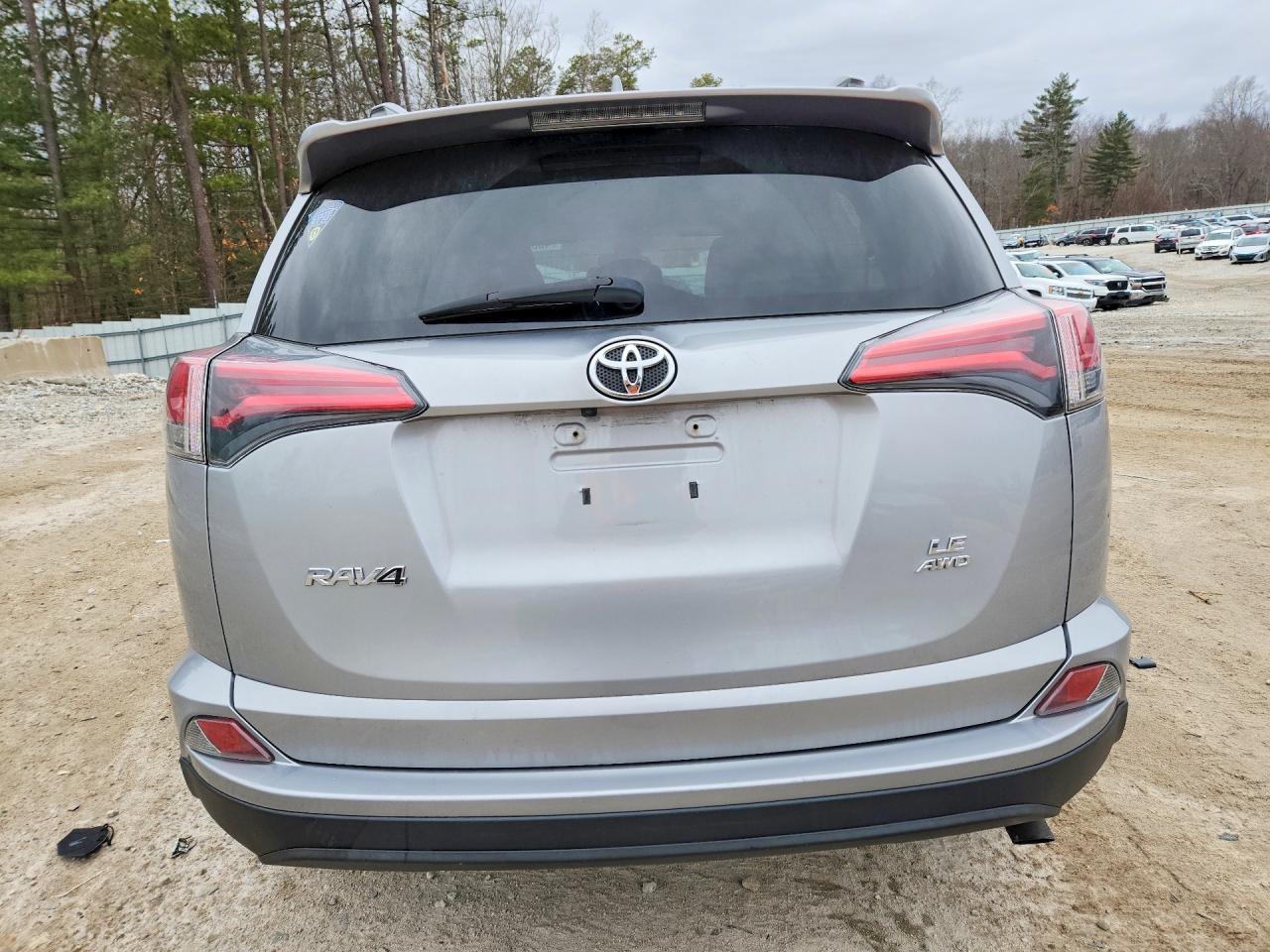 2017 TOYOTA RAV4 LE photo 11