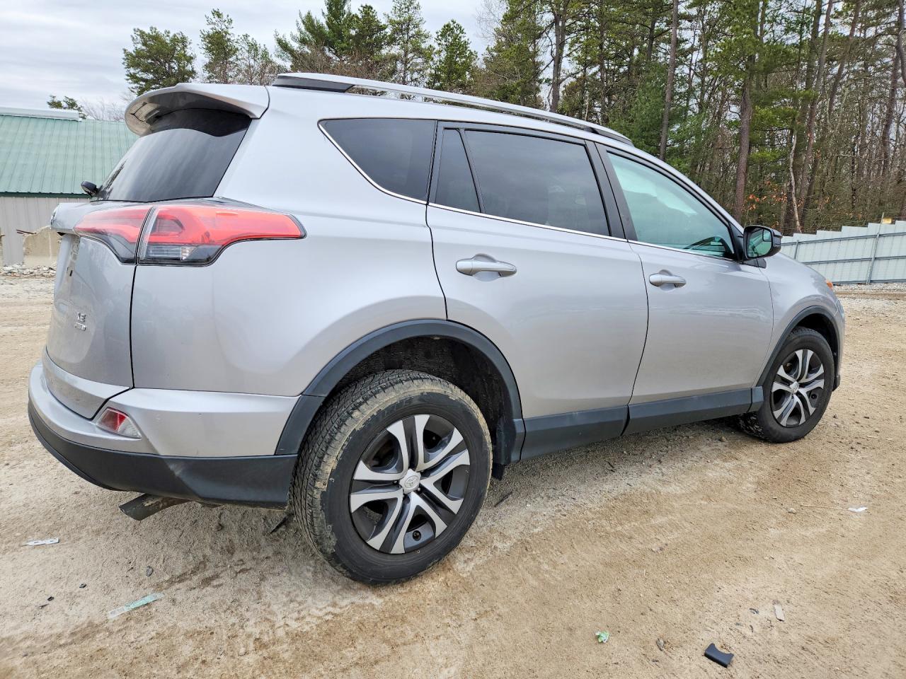 2017 TOYOTA RAV4 LE photo 5