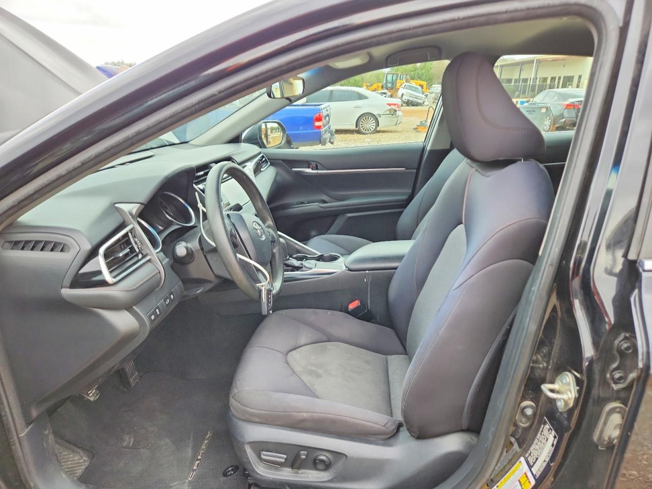 2018 TOYOTA CAMRY LE photo 13