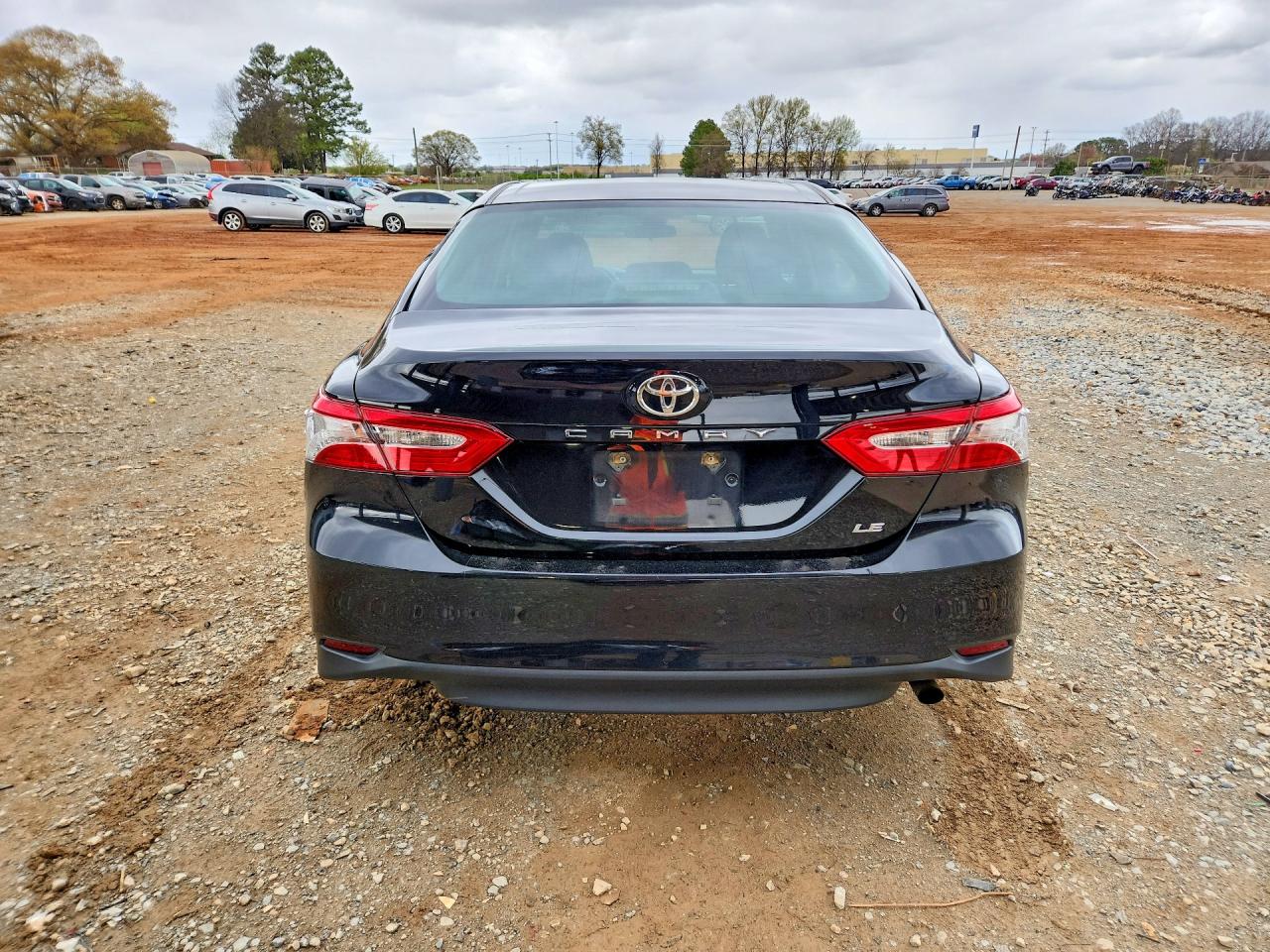 2018 TOYOTA CAMRY LE photo 11