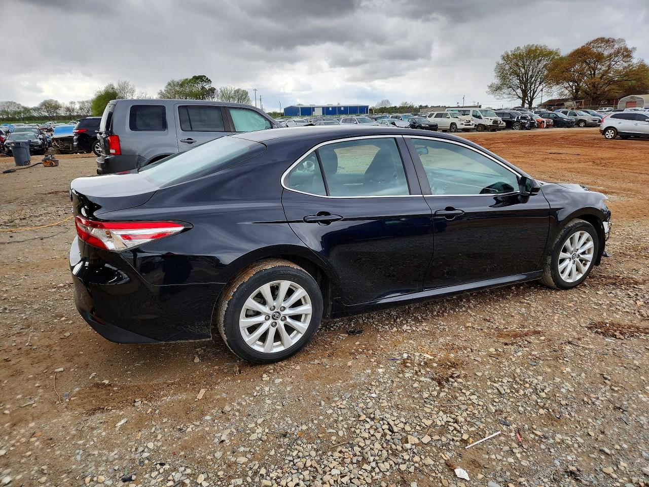 2018 TOYOTA CAMRY LE photo 5