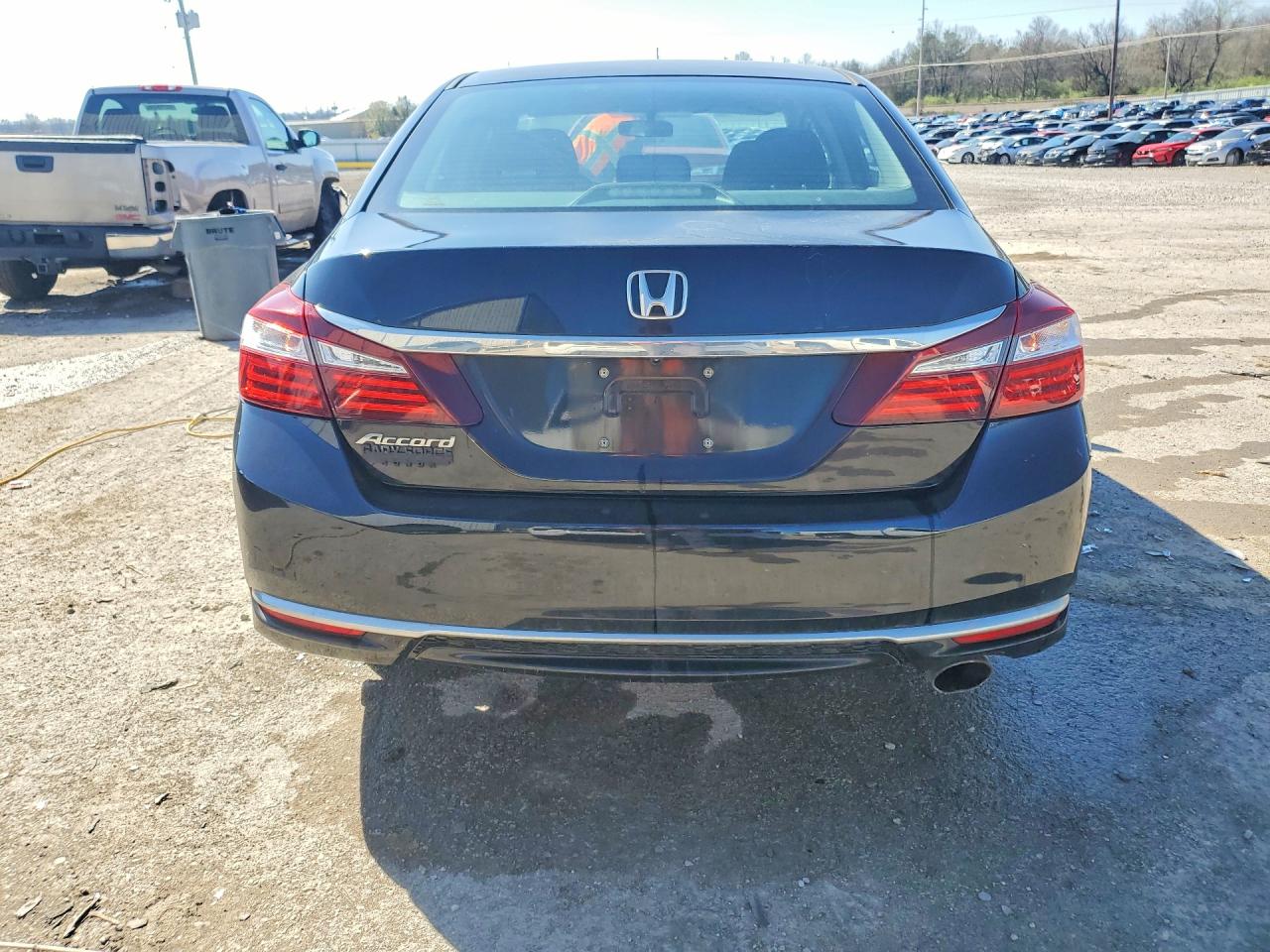 2016 HONDA ACCORD LX photo 11