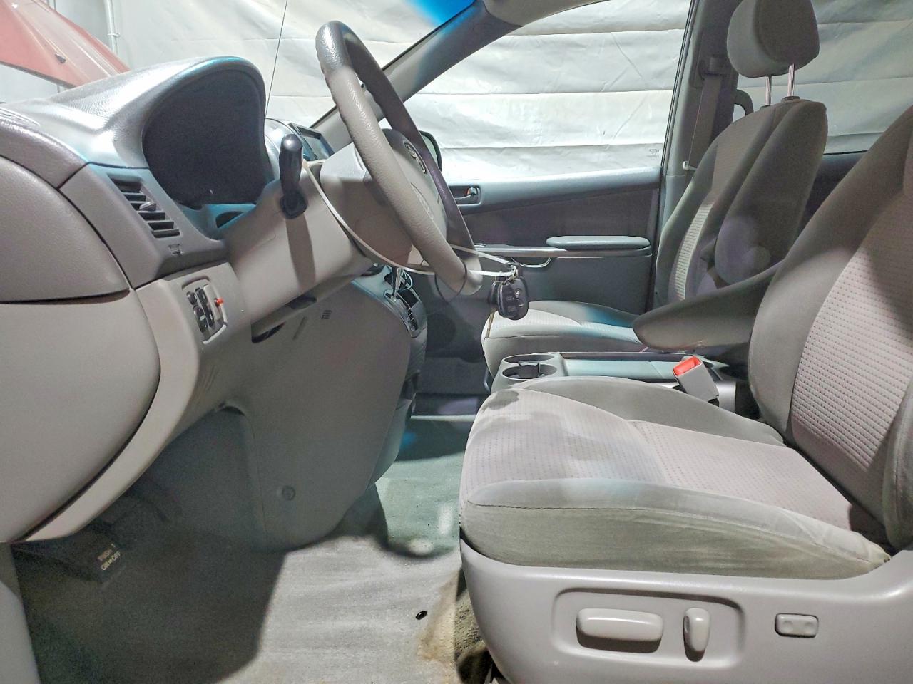 2006 TOYOTA SIENNA LE 7 PASSENGER photo 7