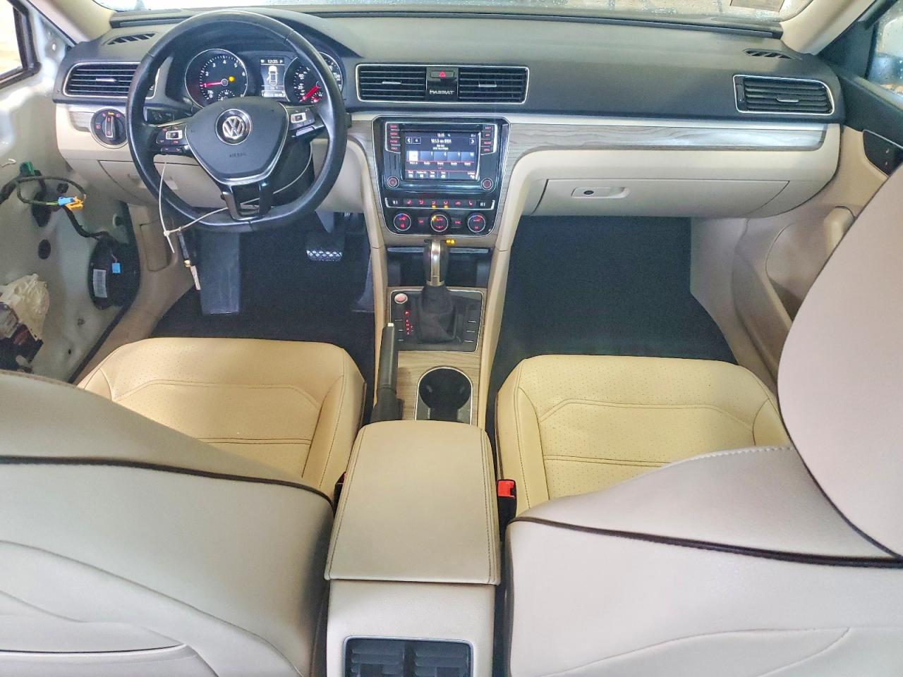 2018 VOLKSWAGEN PASSAT photo 8