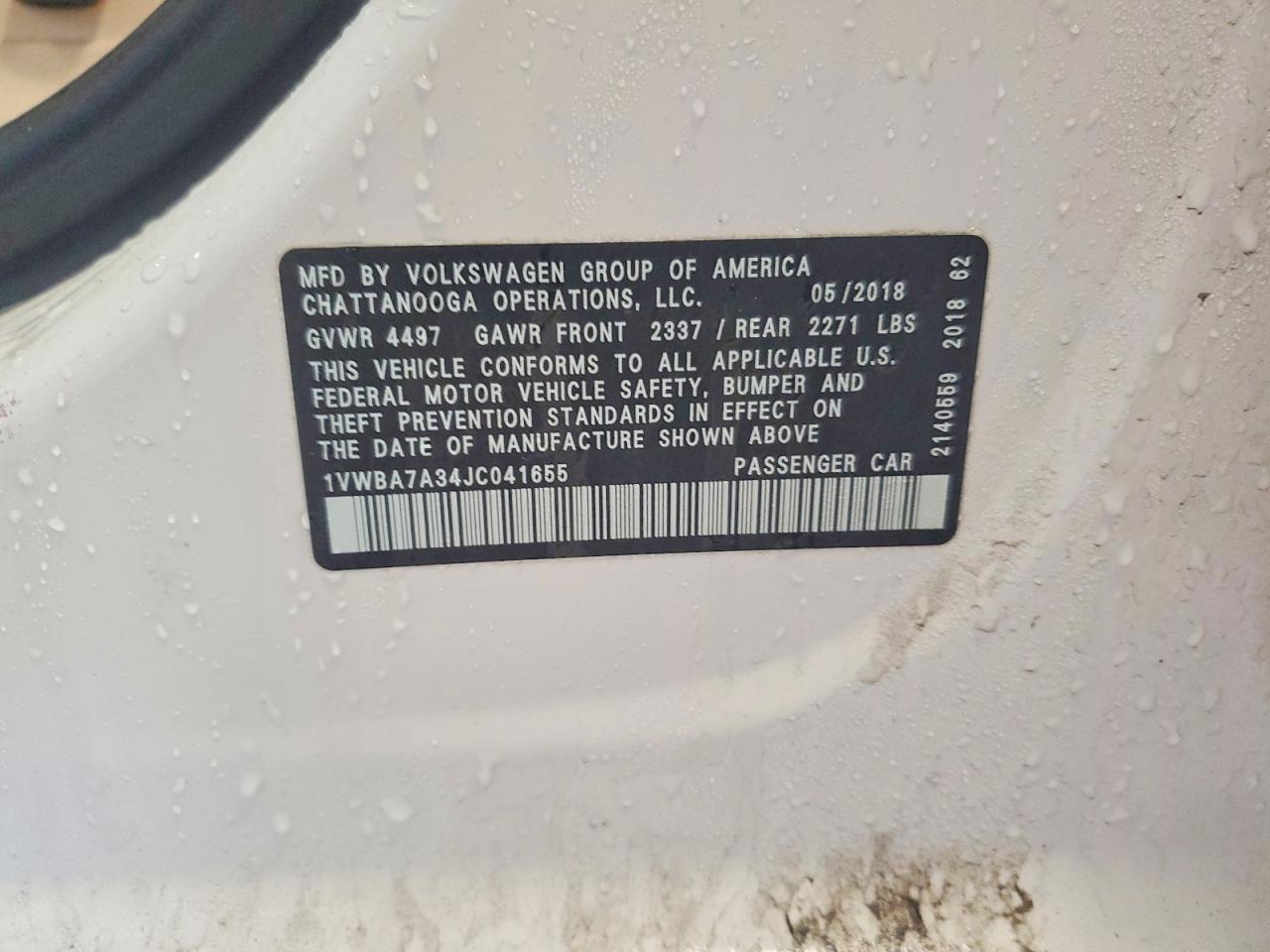 2018 VOLKSWAGEN PASSAT photo 12