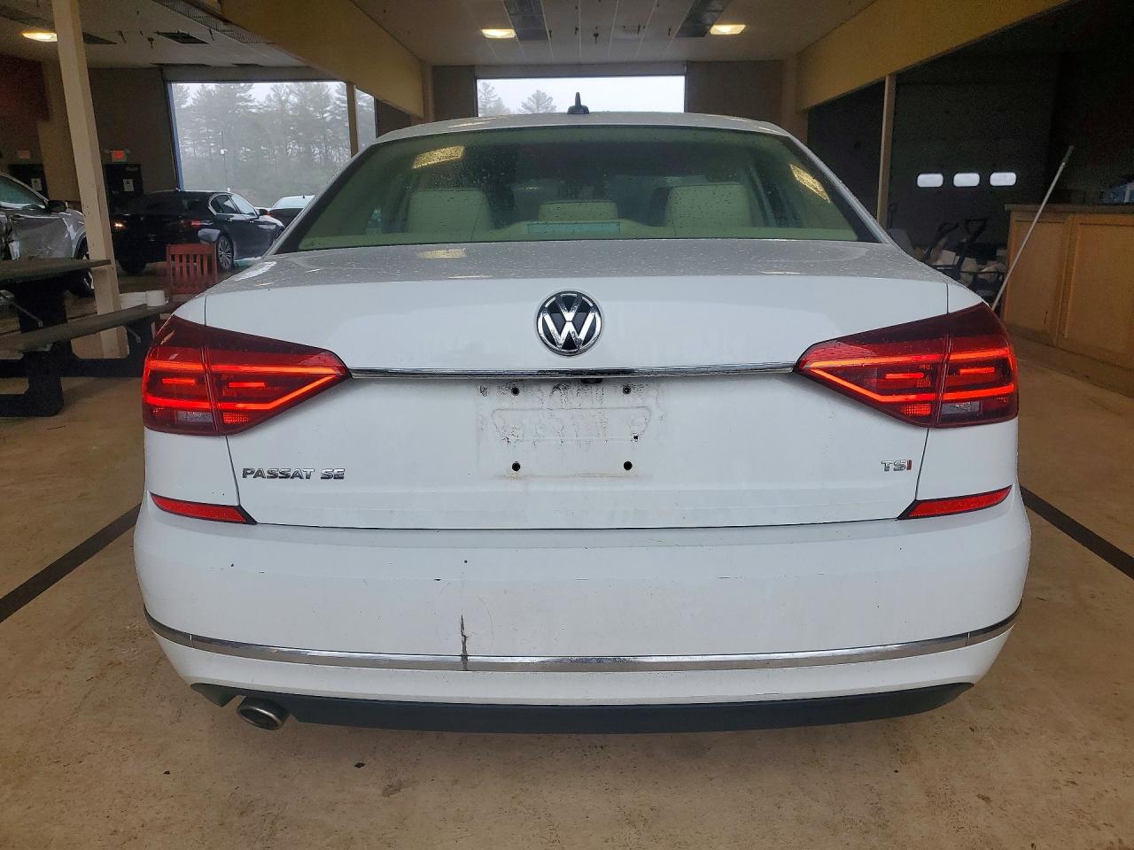2018 VOLKSWAGEN PASSAT photo 6