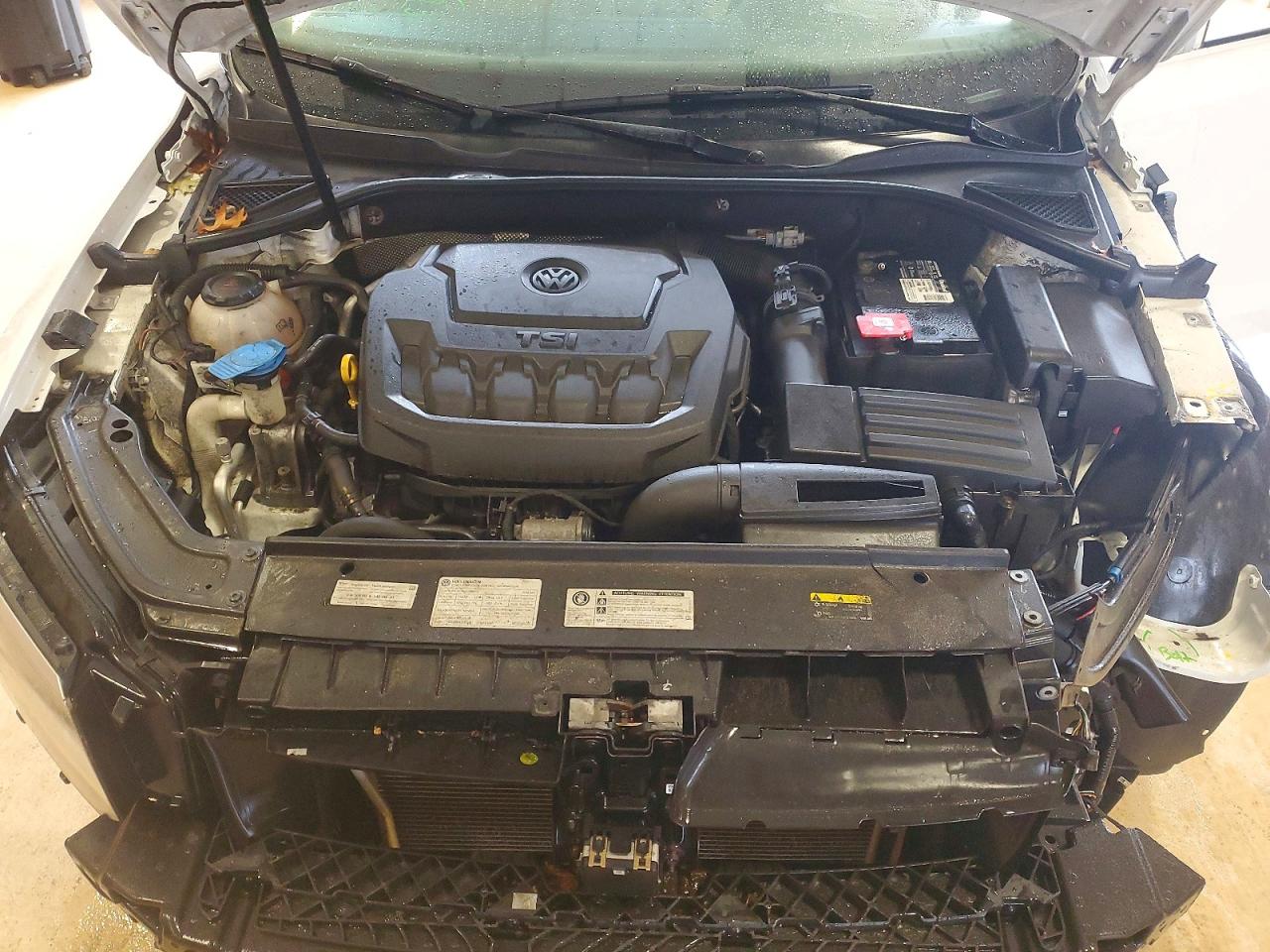2018 VOLKSWAGEN PASSAT photo 11