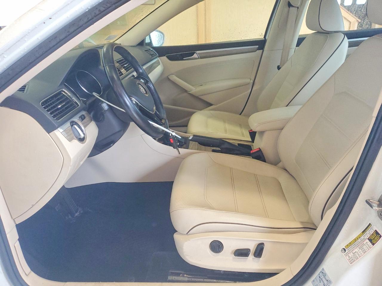 2018 VOLKSWAGEN PASSAT photo 7