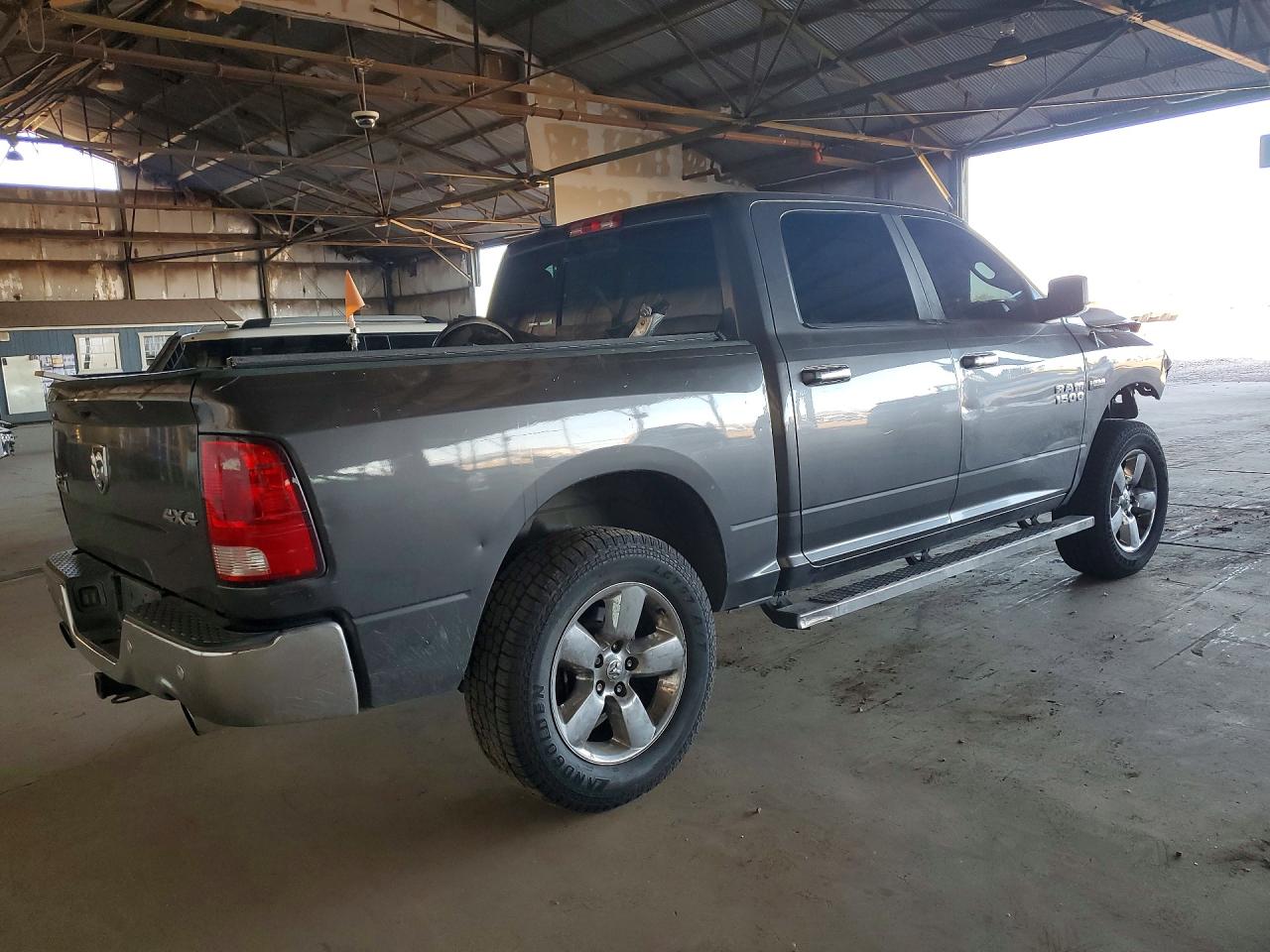 2014 RAM 1500 SLT photo 5