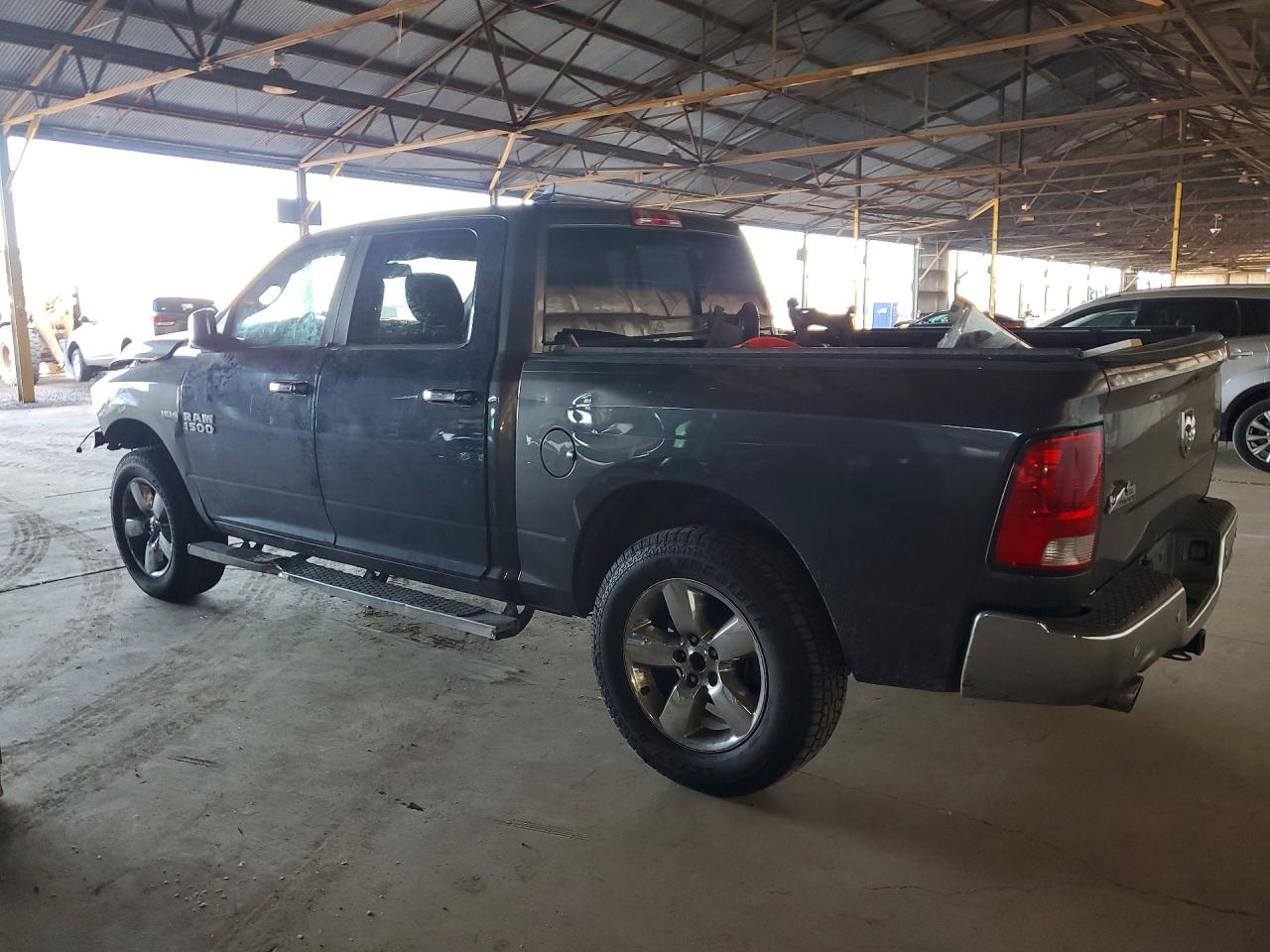 2014 RAM 1500 SLT photo 3