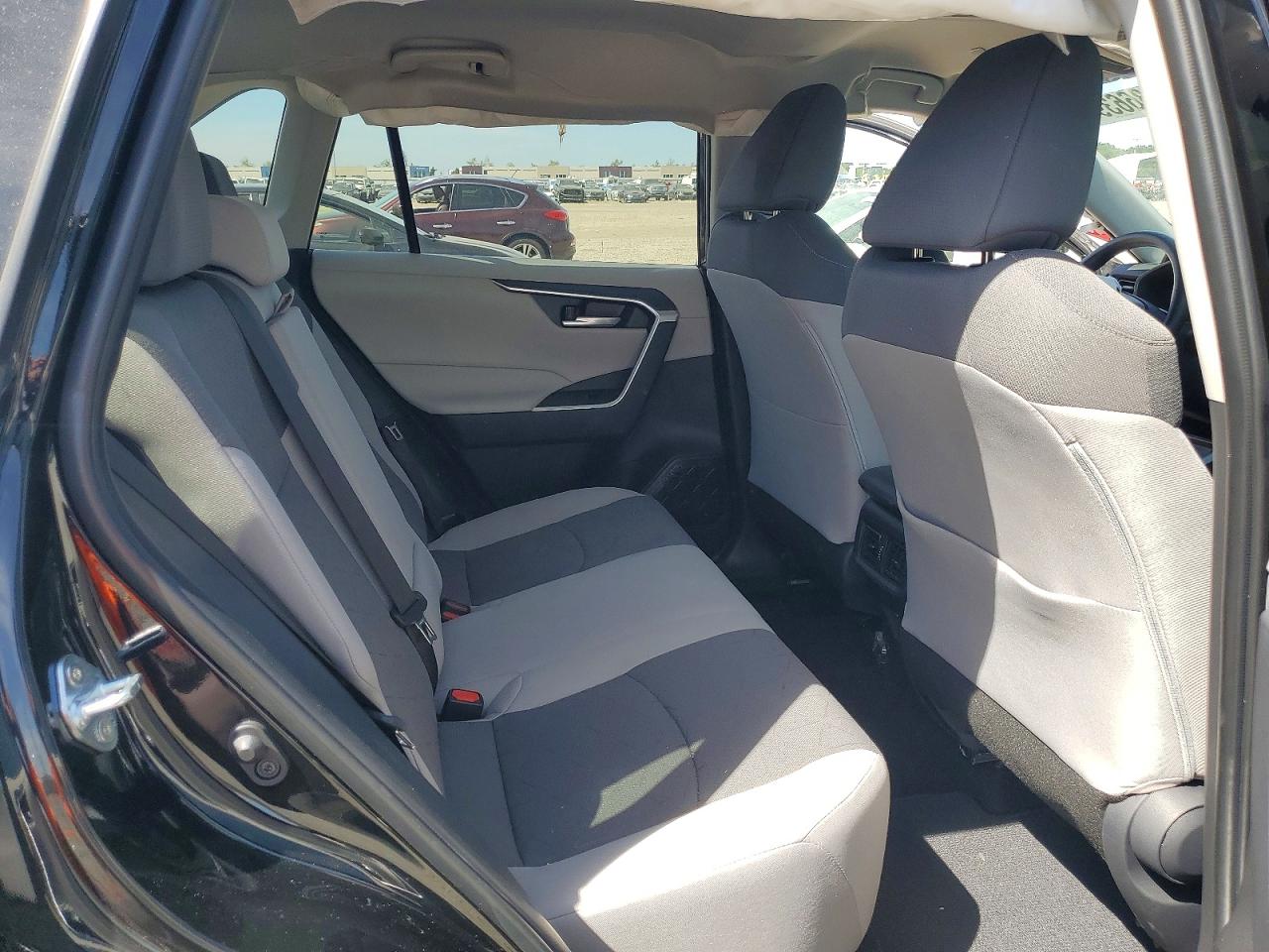 2025 TOYOTA RAV4 XLE photo 21