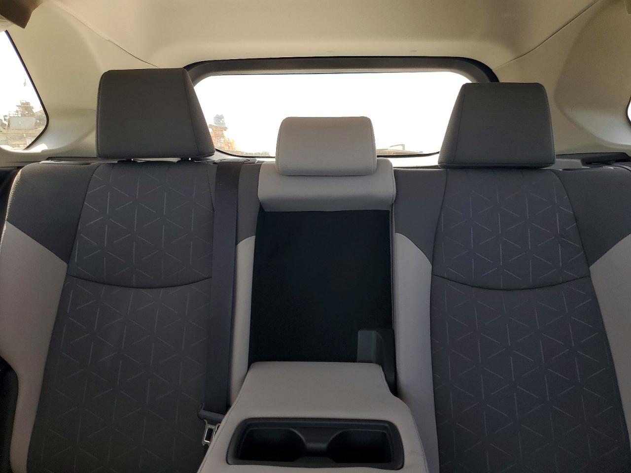 2025 TOYOTA RAV4 XLE photo 19