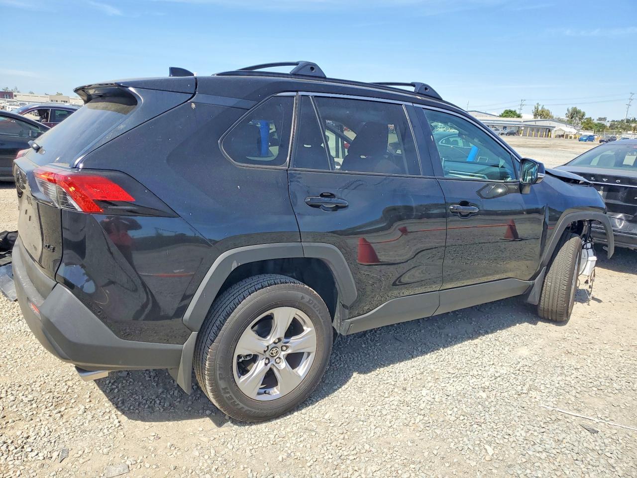 2025 TOYOTA RAV4 XLE photo 5