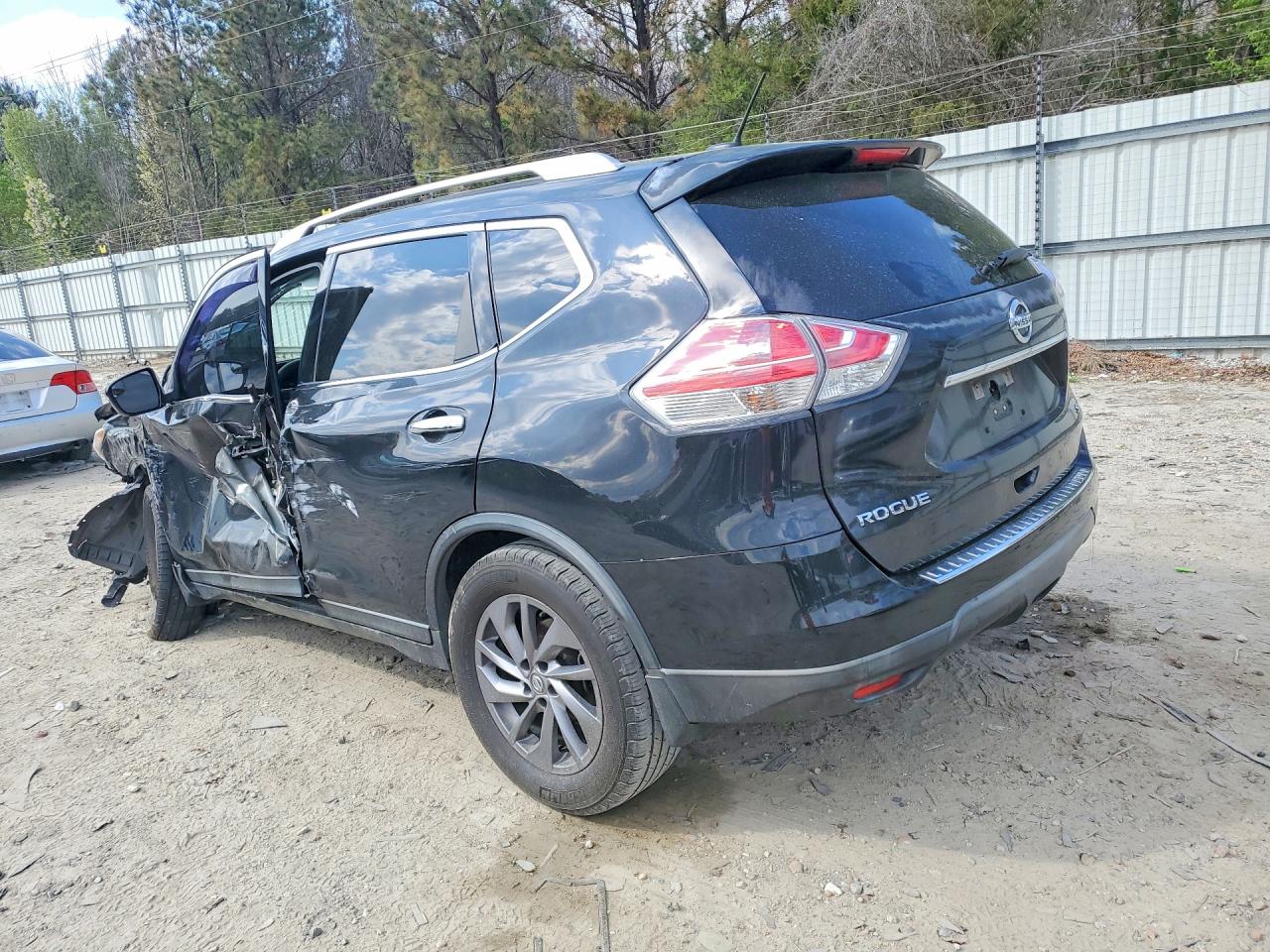 2016 NISSAN ROGUE SV photo 2