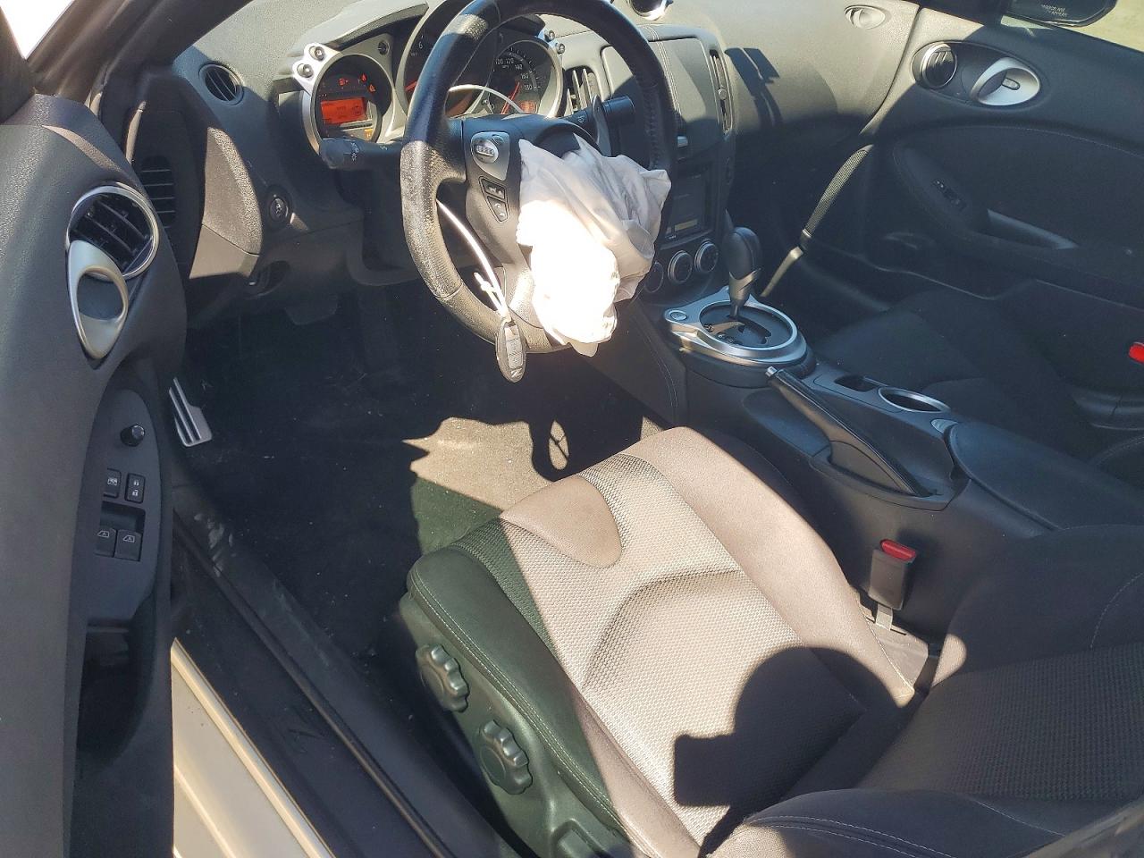 2016 NISSAN 370Z BASE photo 8