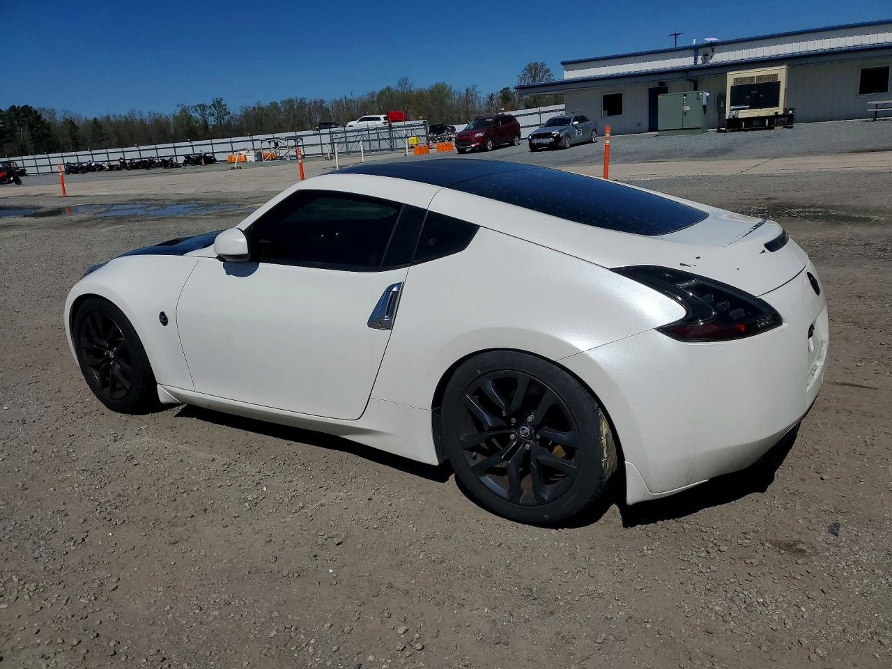 2016 NISSAN 370Z BASE photo 2