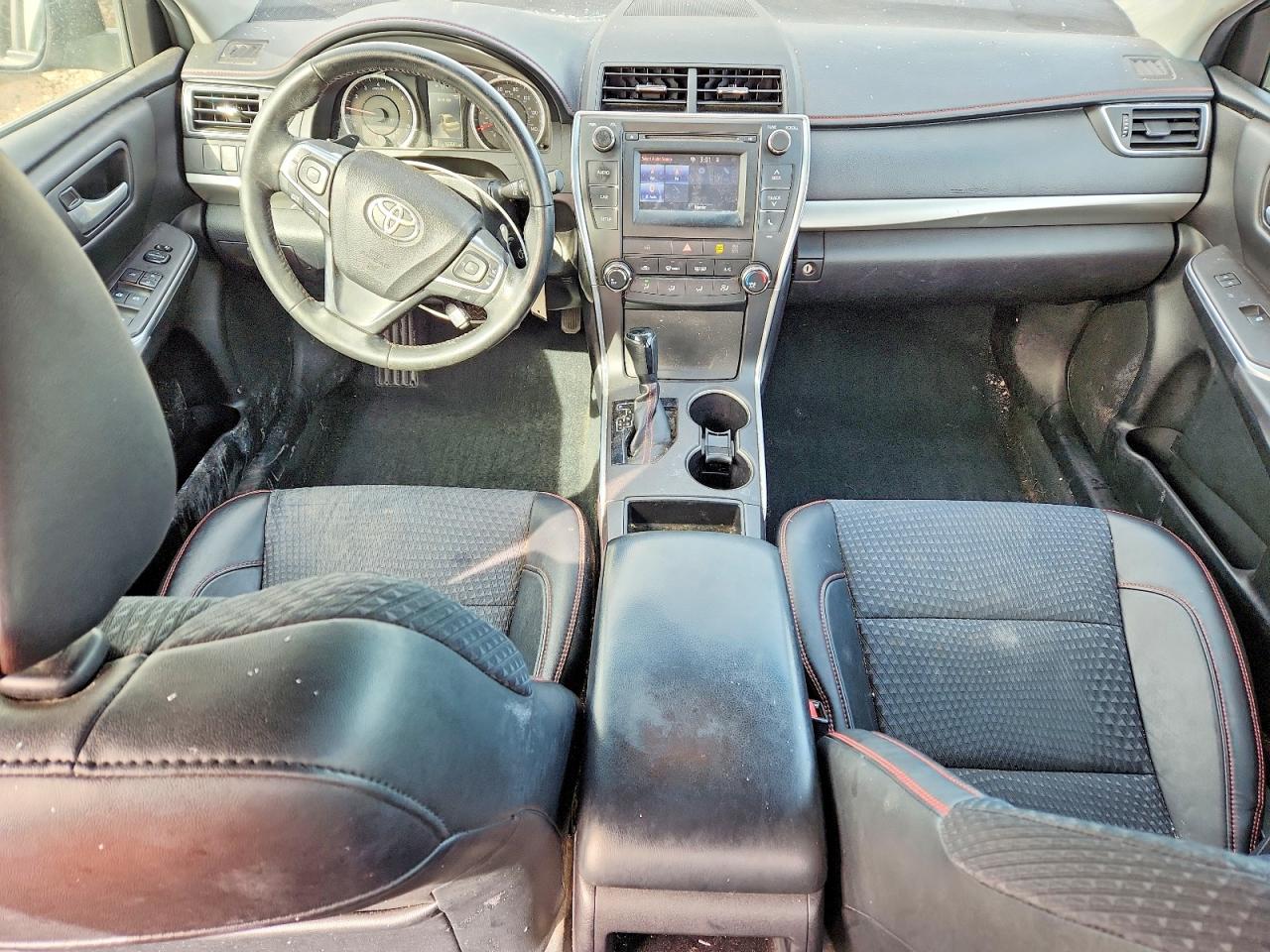 2015 TOYOTA CAMRY SE photo 15