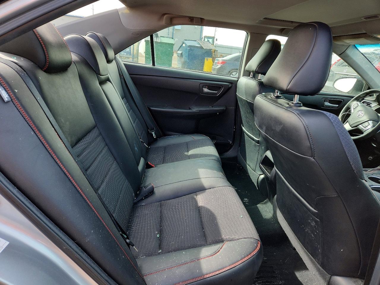 2015 TOYOTA CAMRY SE photo 19