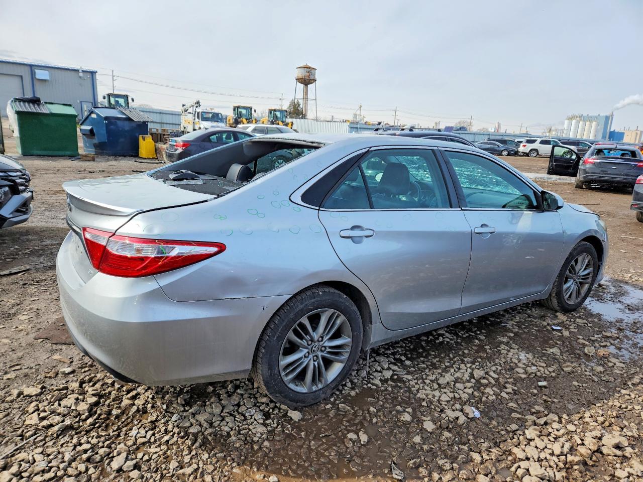 2015 TOYOTA CAMRY SE photo 5