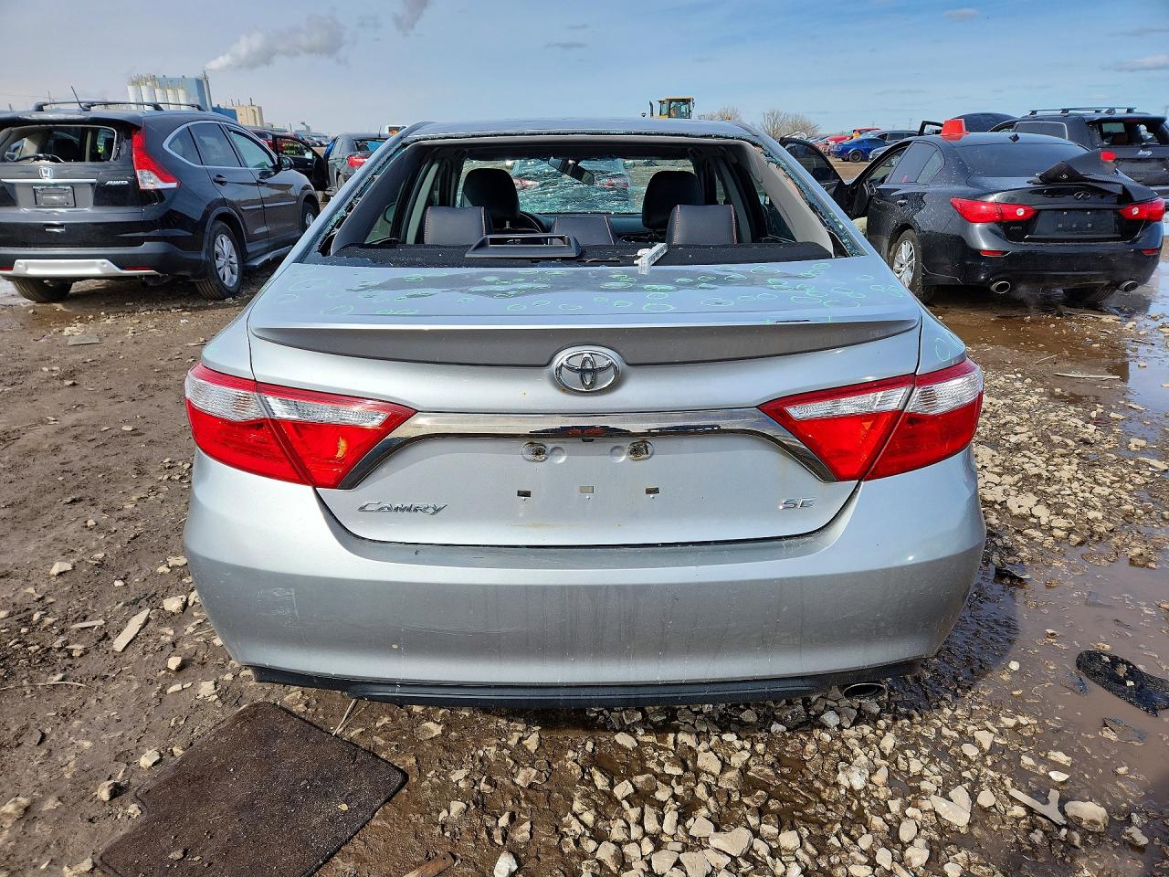 2015 TOYOTA CAMRY SE photo 11