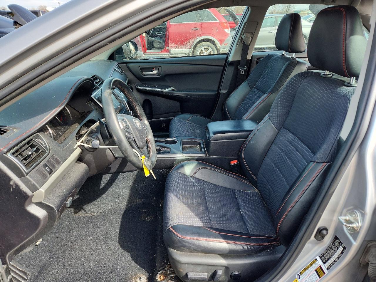 2015 TOYOTA CAMRY SE photo 13