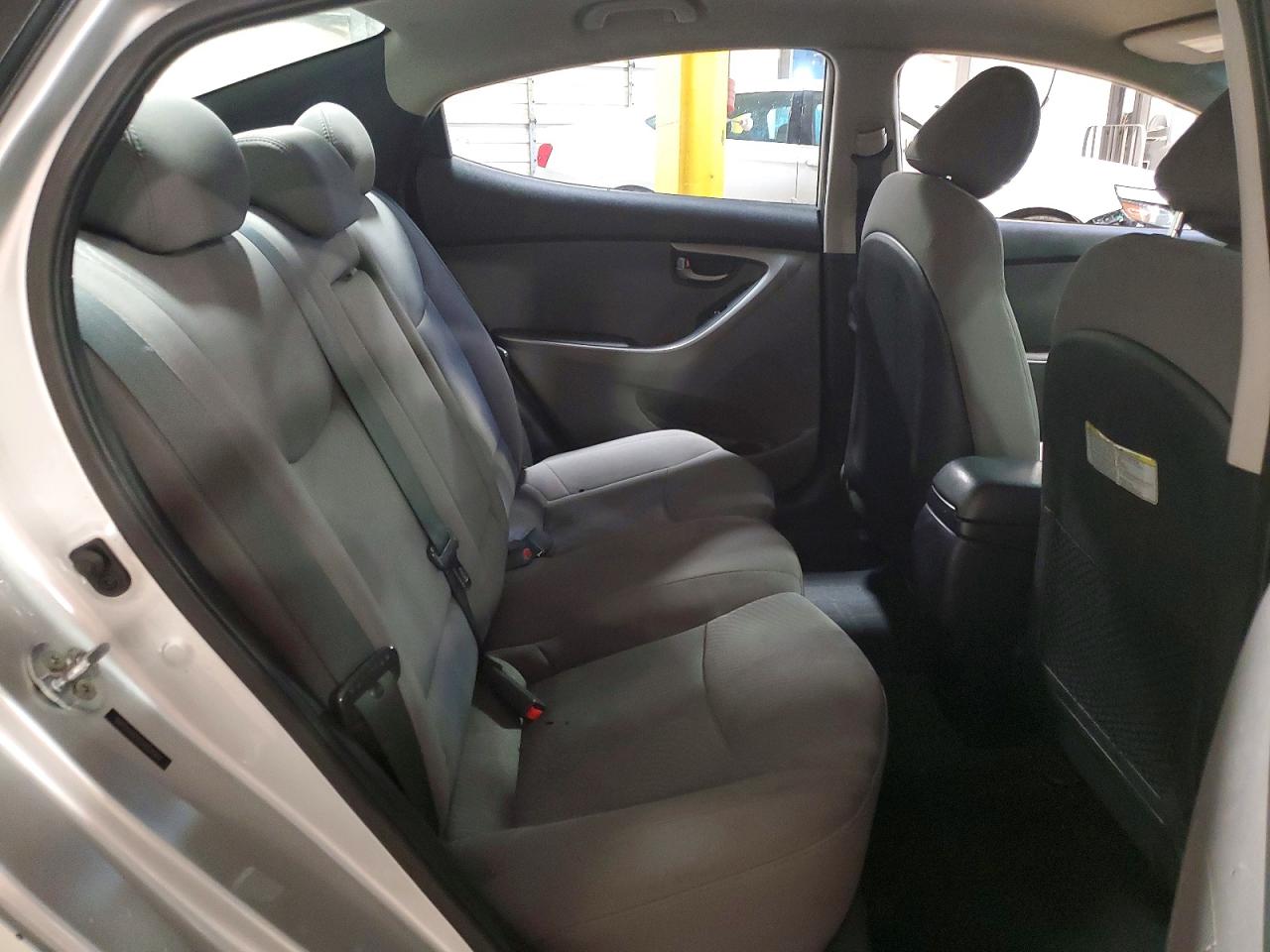 2016 HYUNDAI ELANTRA SE photo 10