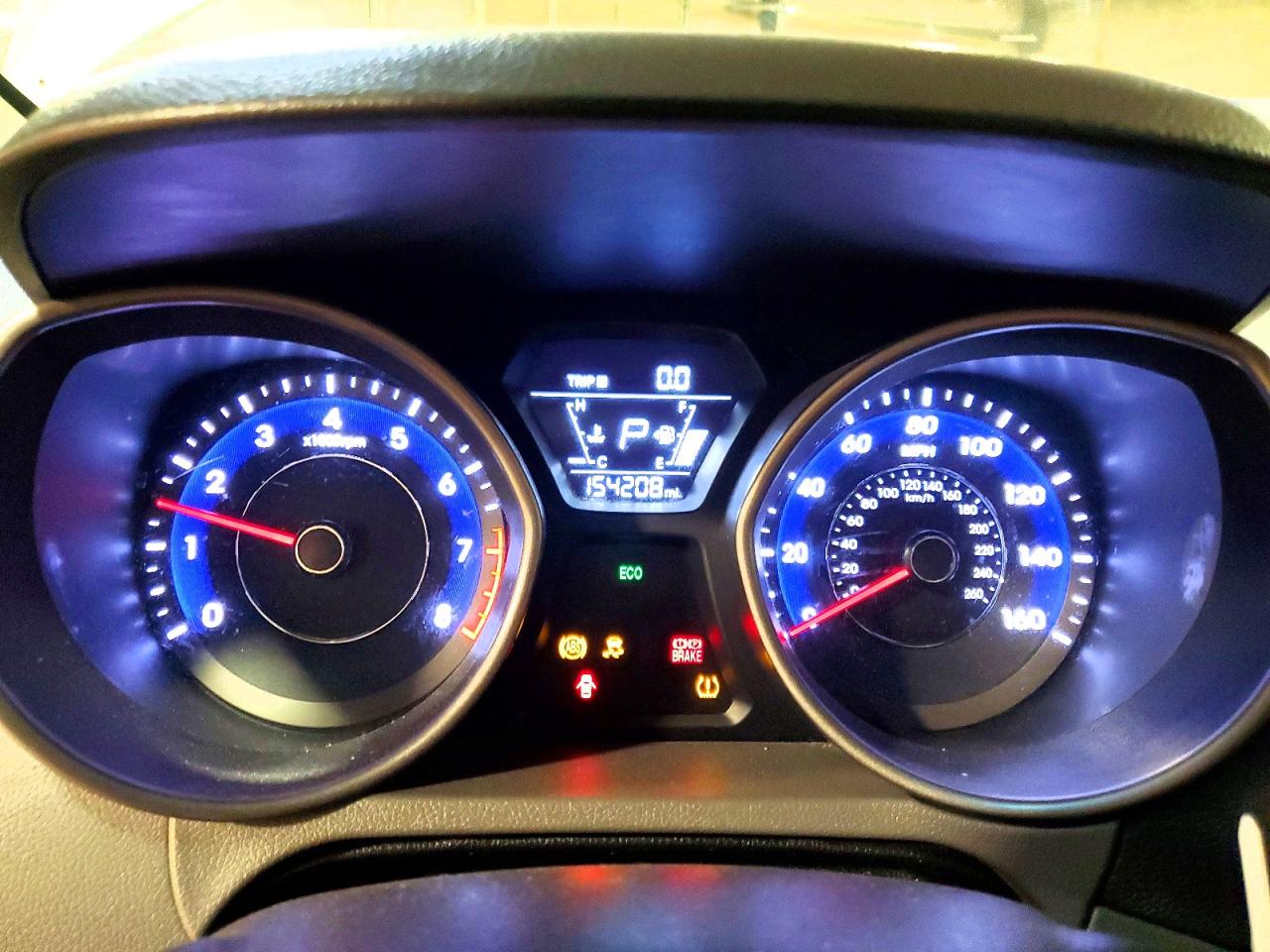 2016 HYUNDAI ELANTRA SE photo 9