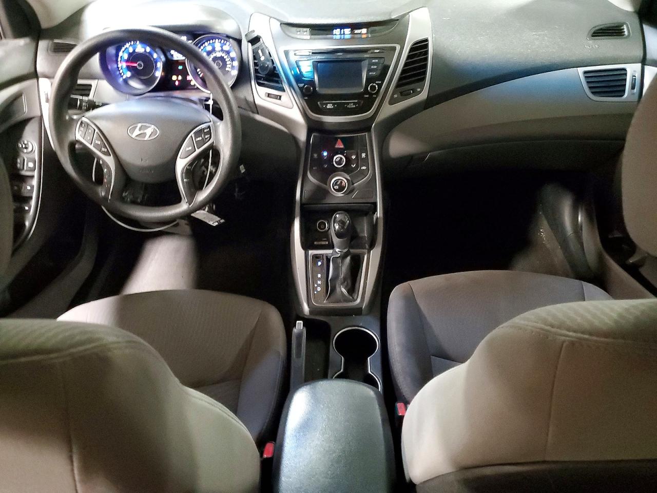 2016 HYUNDAI ELANTRA SE photo 8