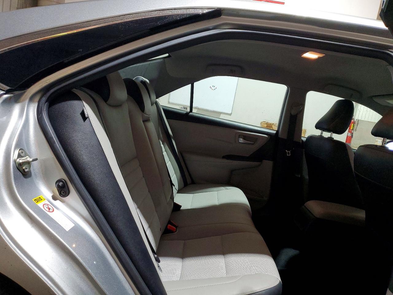 2017 TOYOTA CAMRY SE photo 10