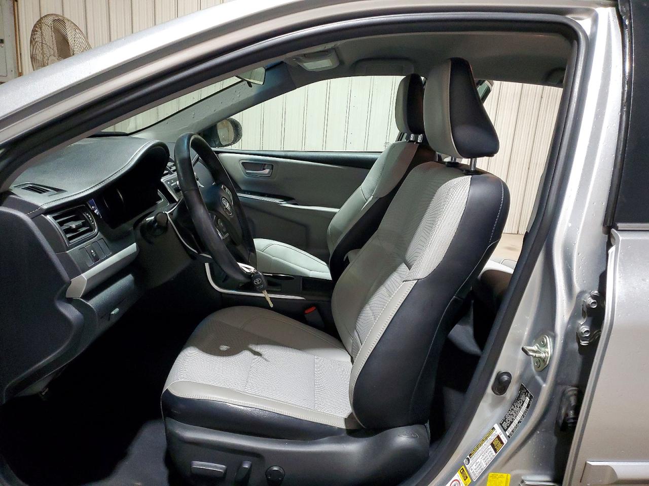 2017 TOYOTA CAMRY SE photo 7